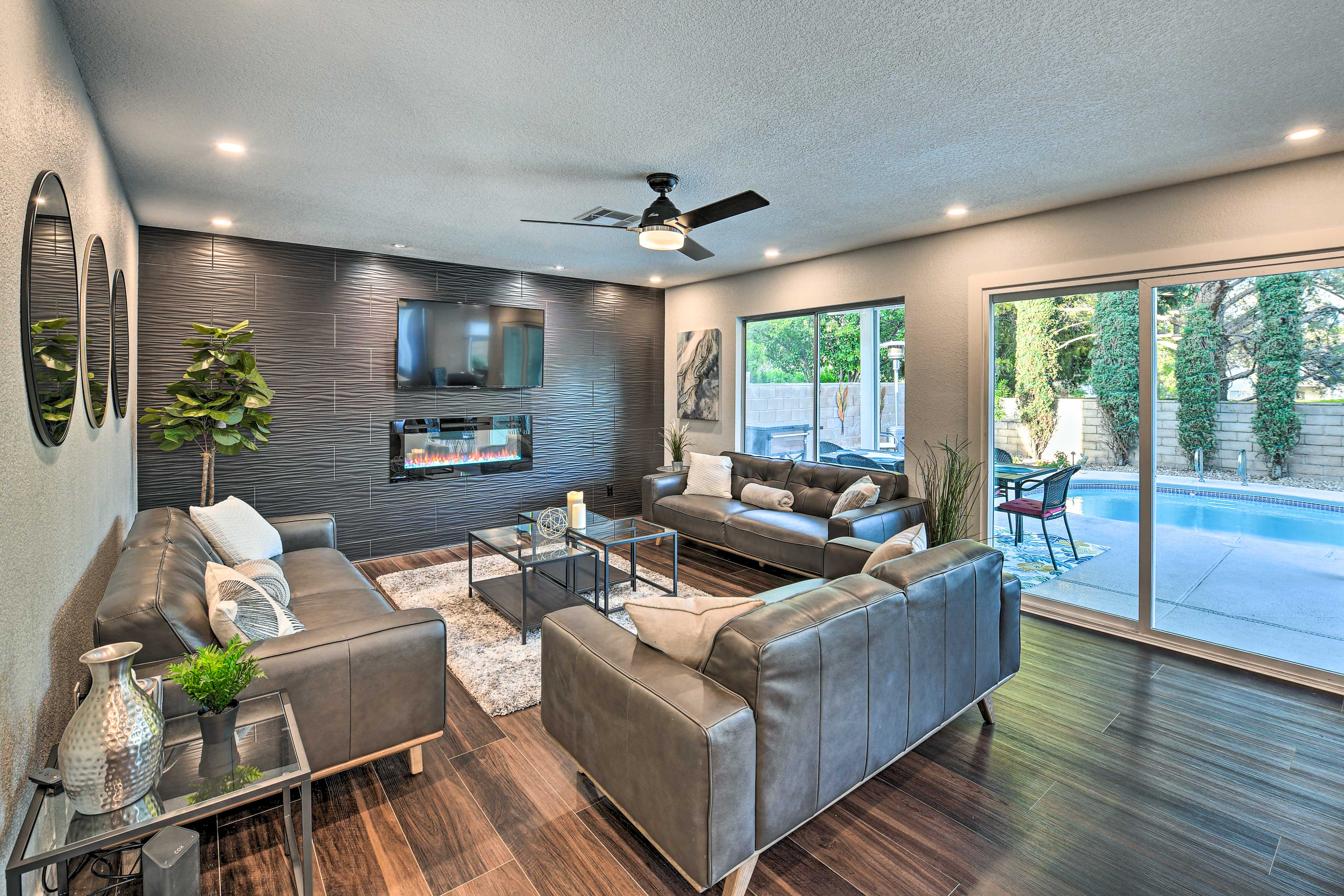 Living Room | Pool View