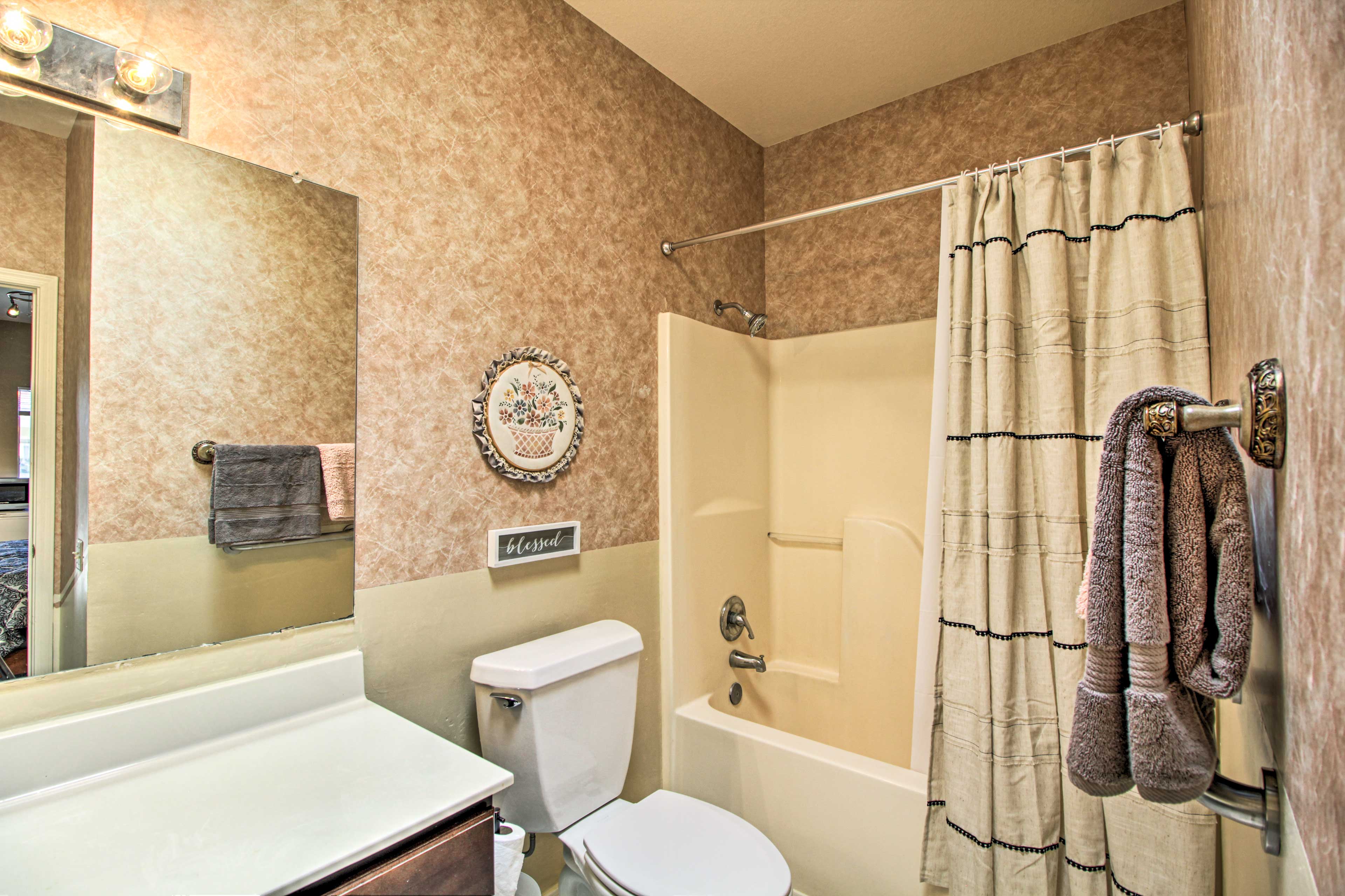 En-Suite Bathroom | Linens & Towels Provided