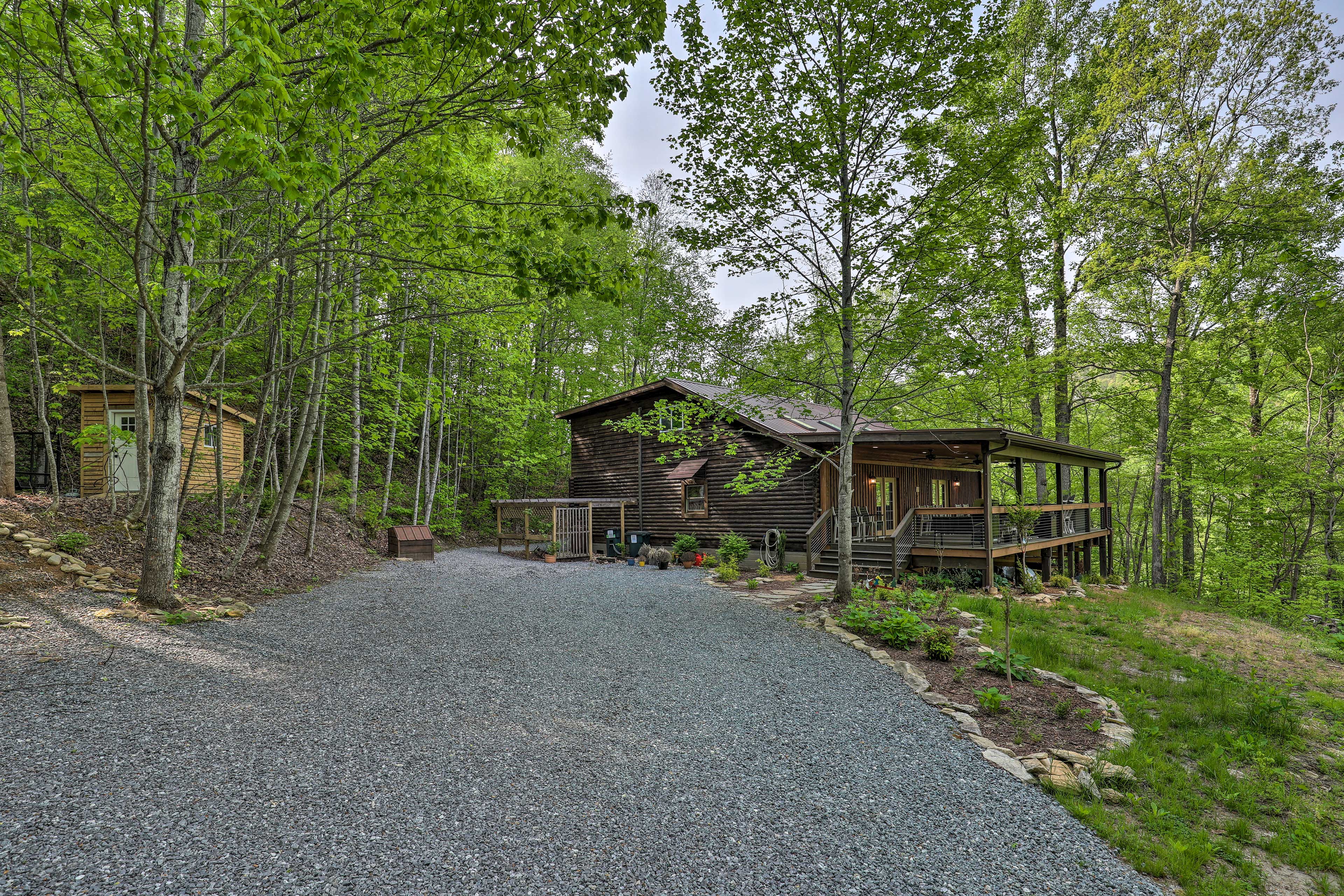 Parking | Driveway (4 Vehicles) | Additional Street Parking | EV Charging