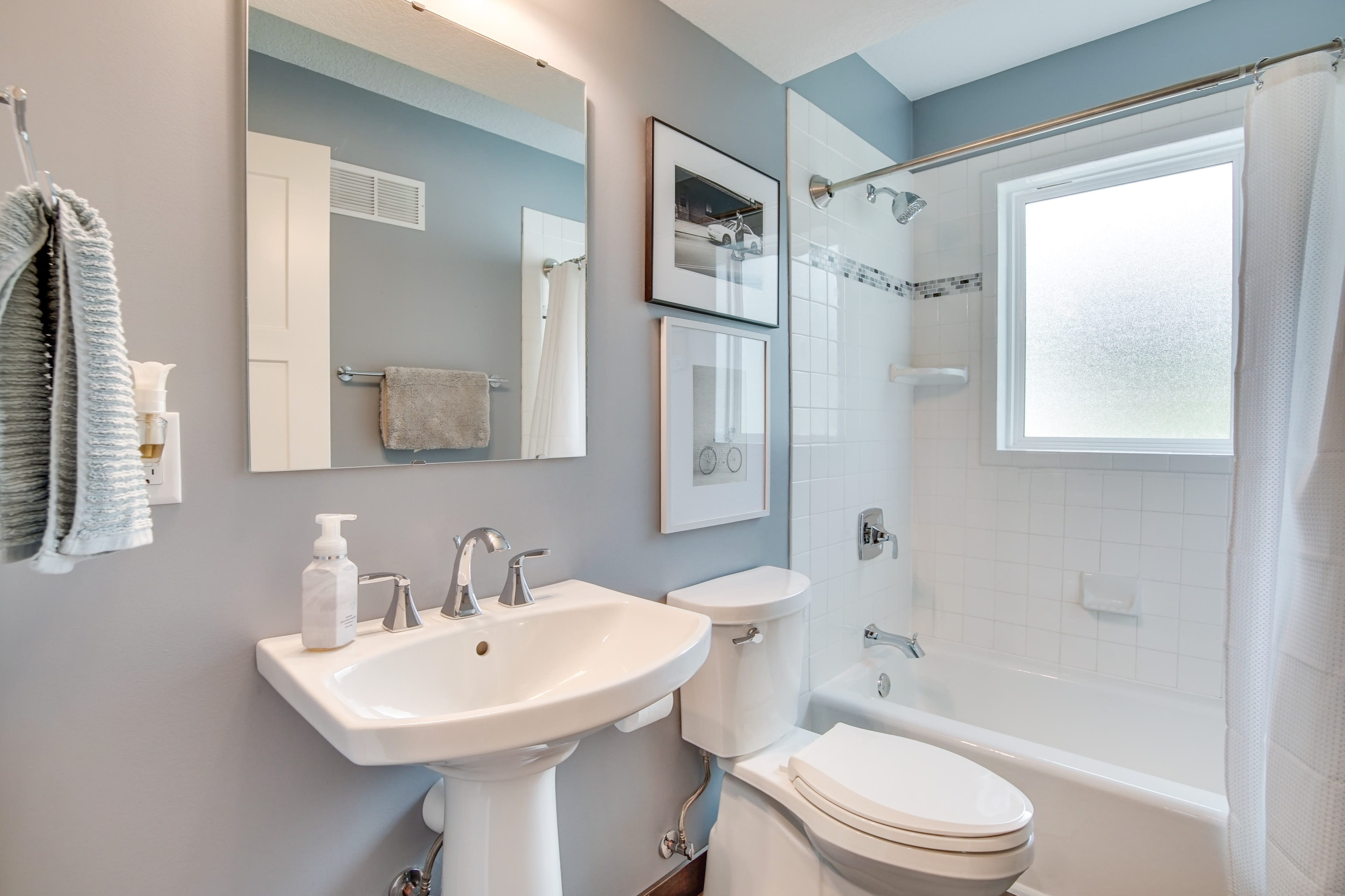 Full Bathroom | Towels & Linens Provided