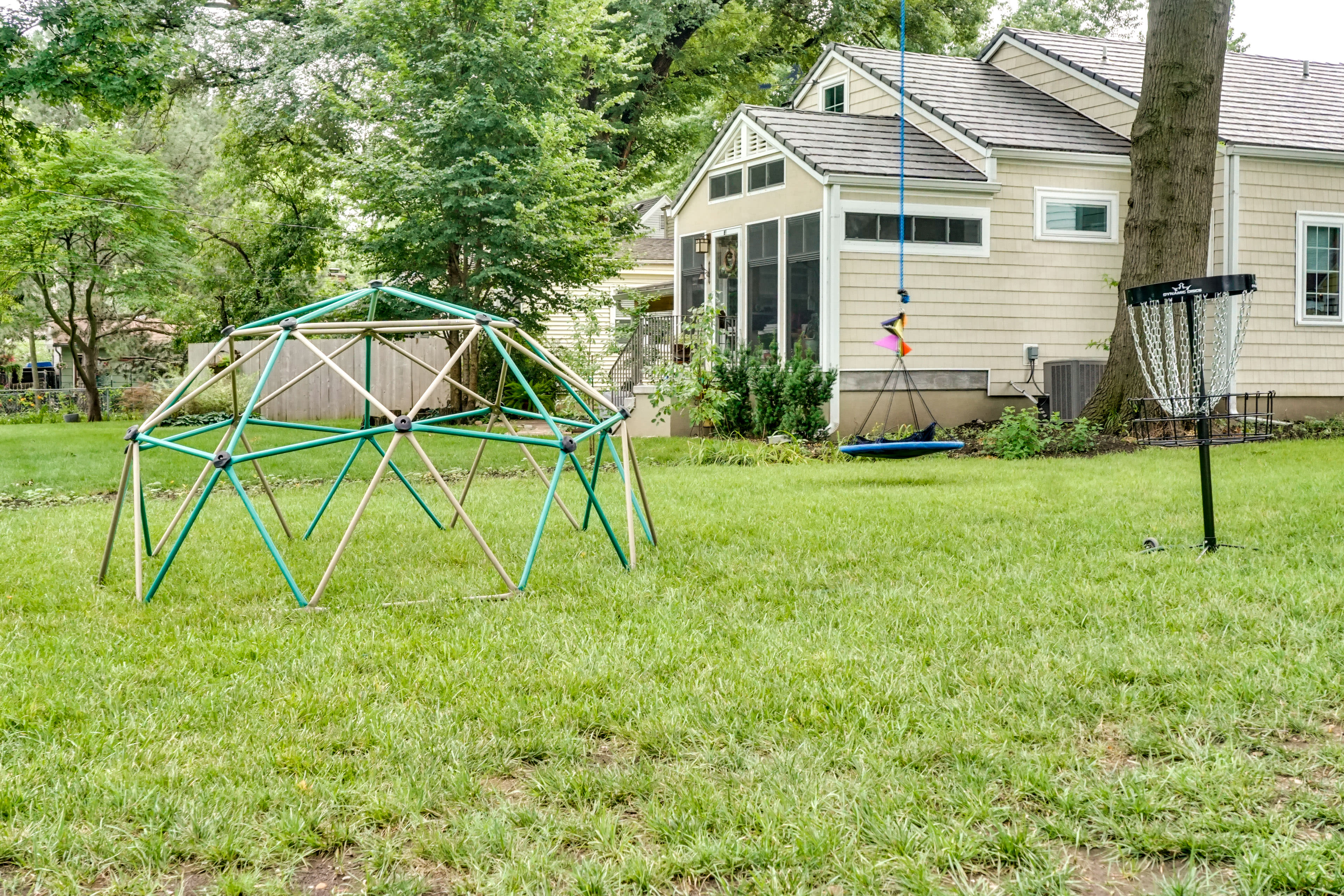 Spacious Yard | Swing | Disc Golf