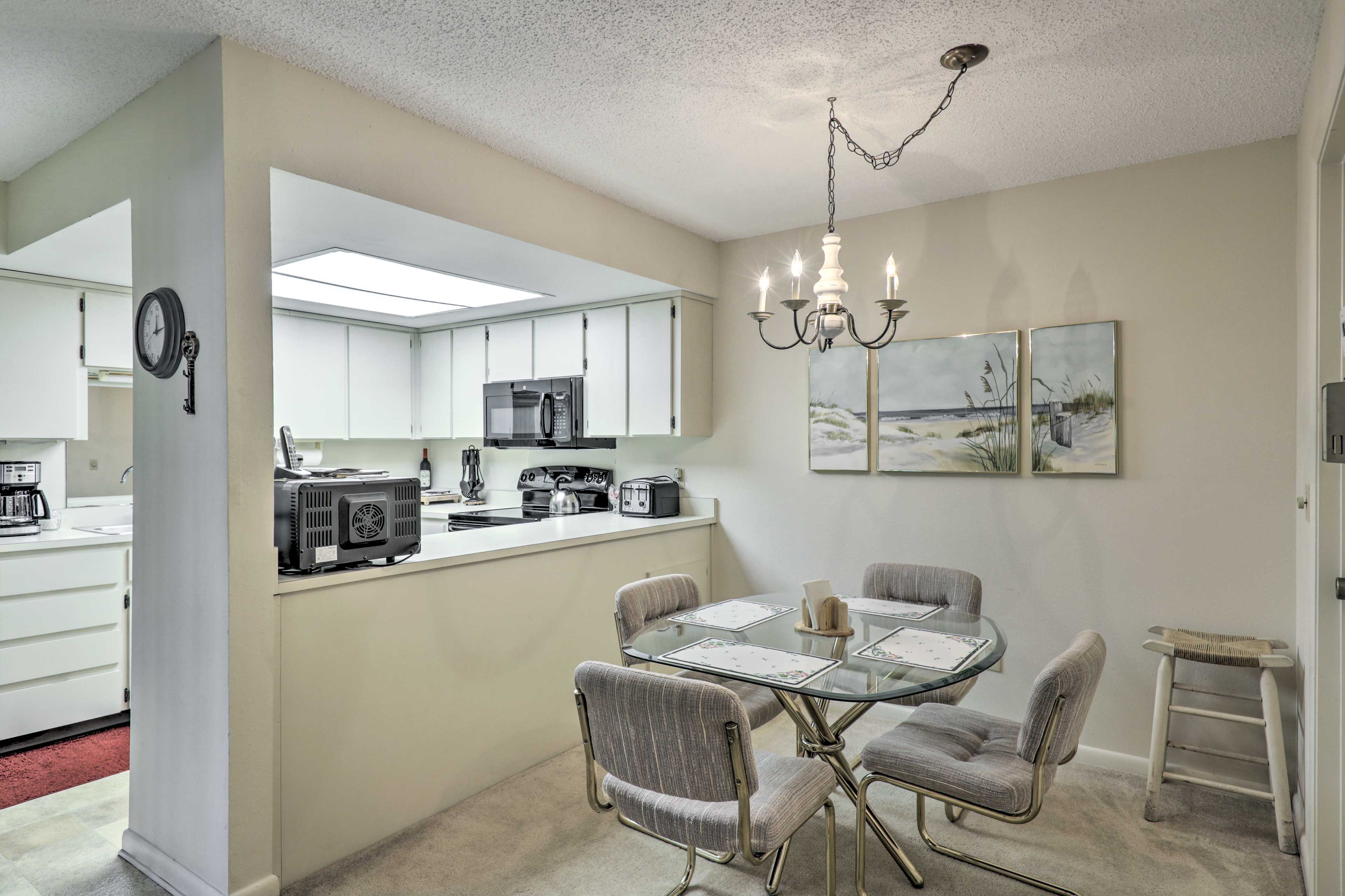 Dining Area | Dishware & Flatware