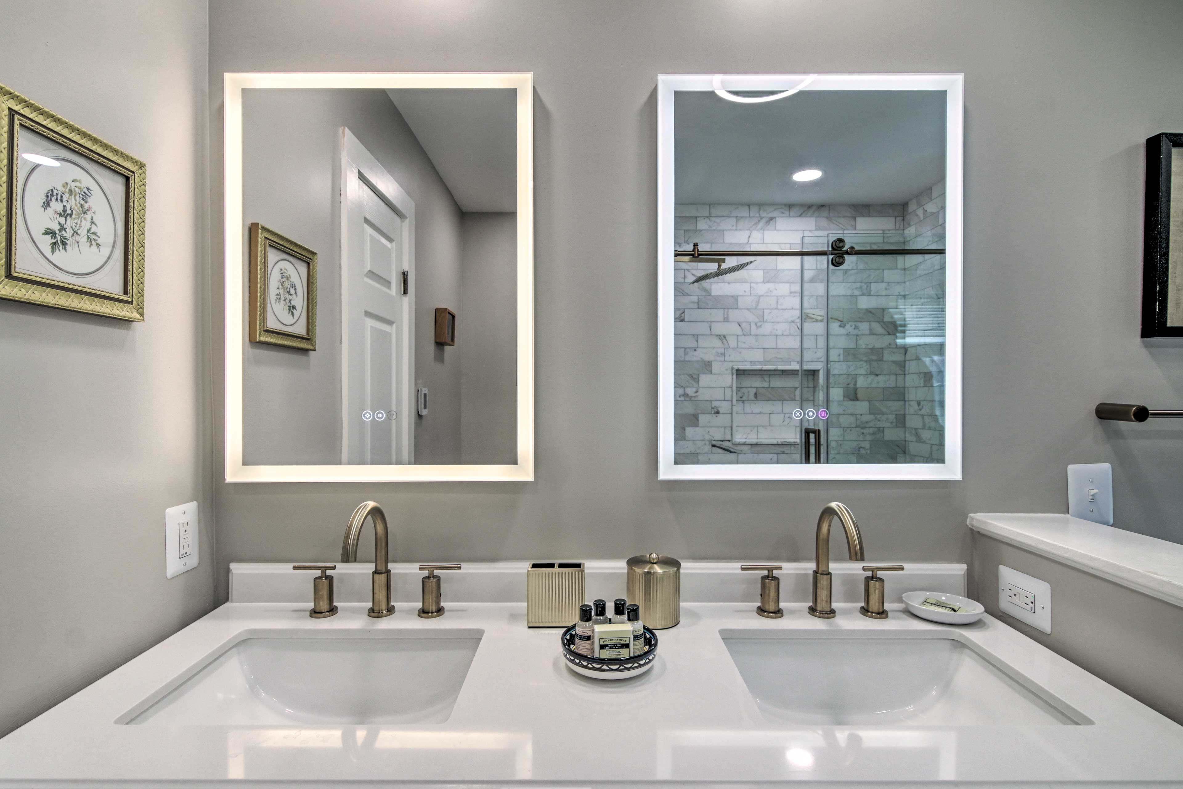 Full Bathroom | Complimentary Toiletries | 1st Floor