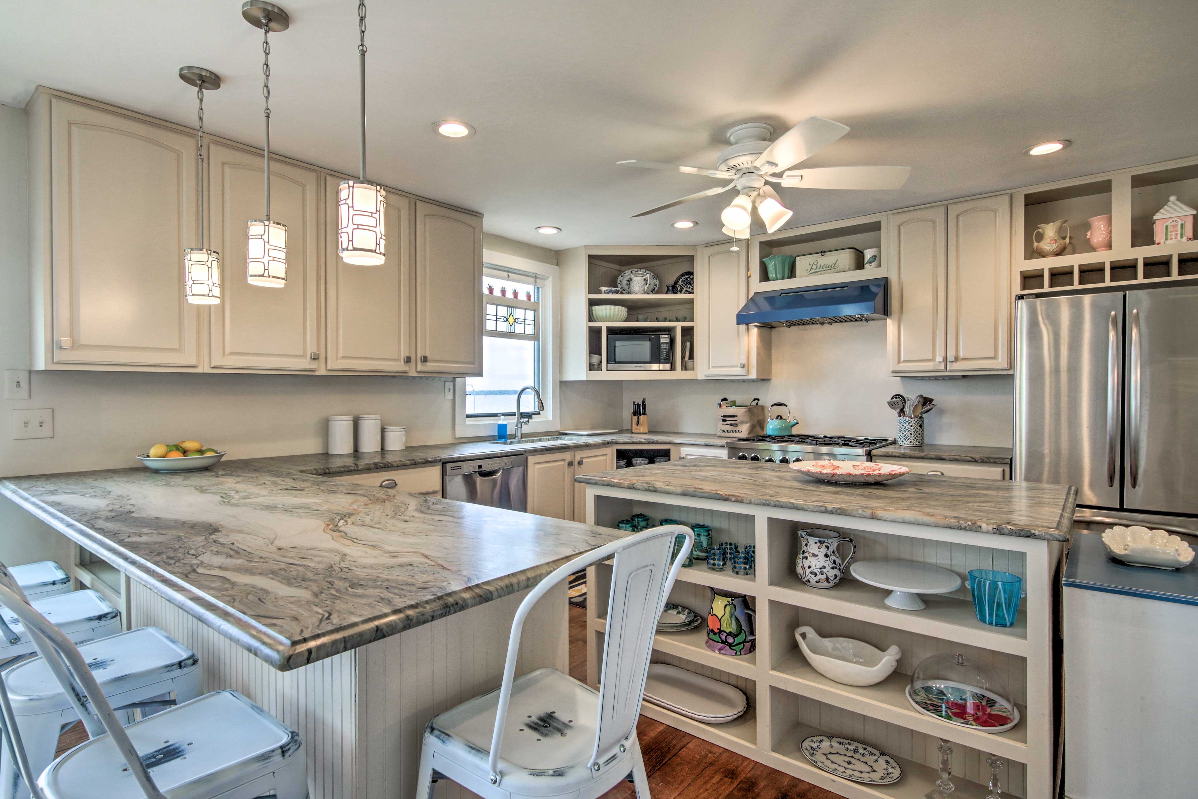 Kitchen | Breakfast Bar | High Chair