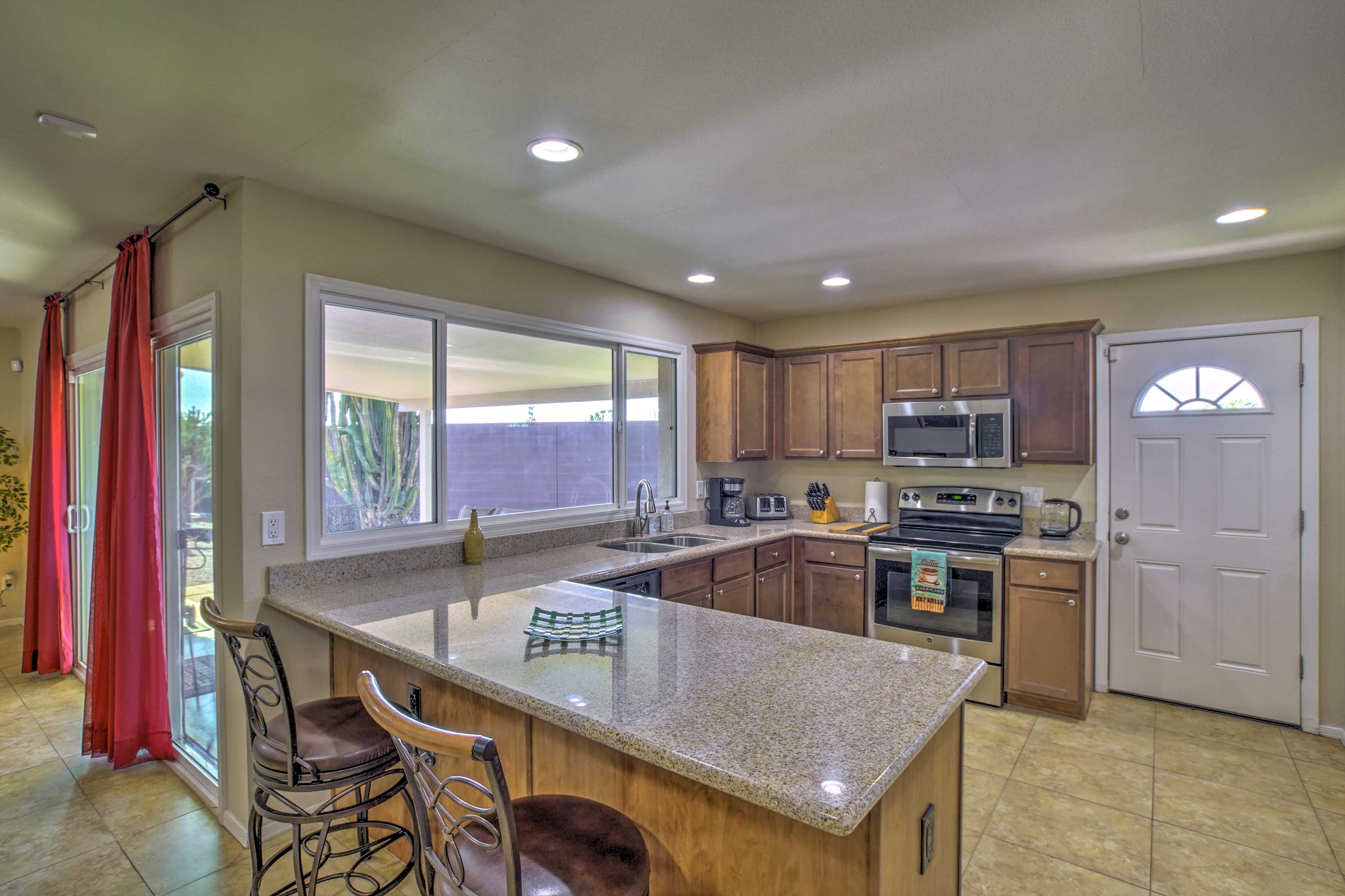 Kitchen | Fully Equipped w/ Cooking Basics