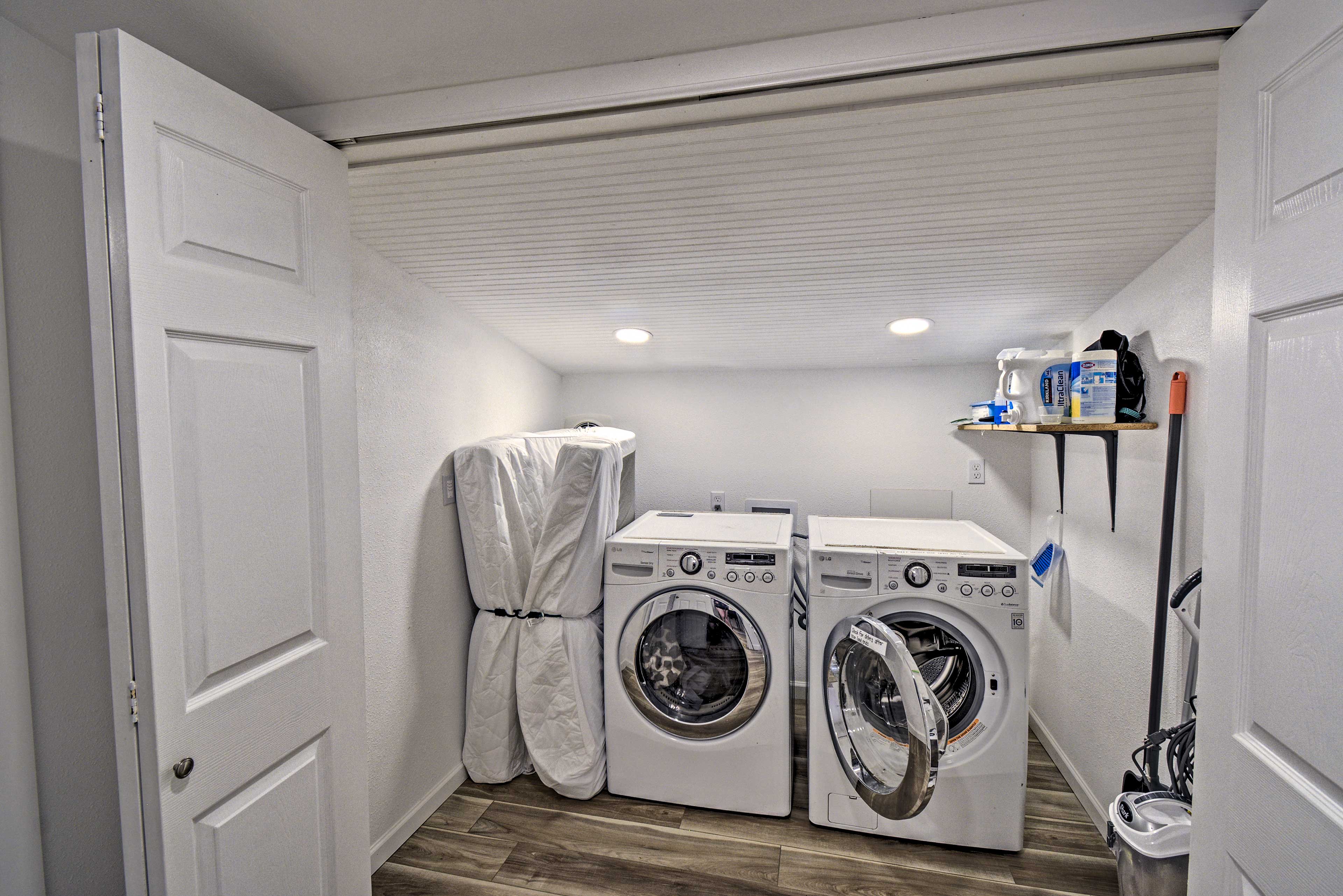 Laundry Room | Washer & Dryer