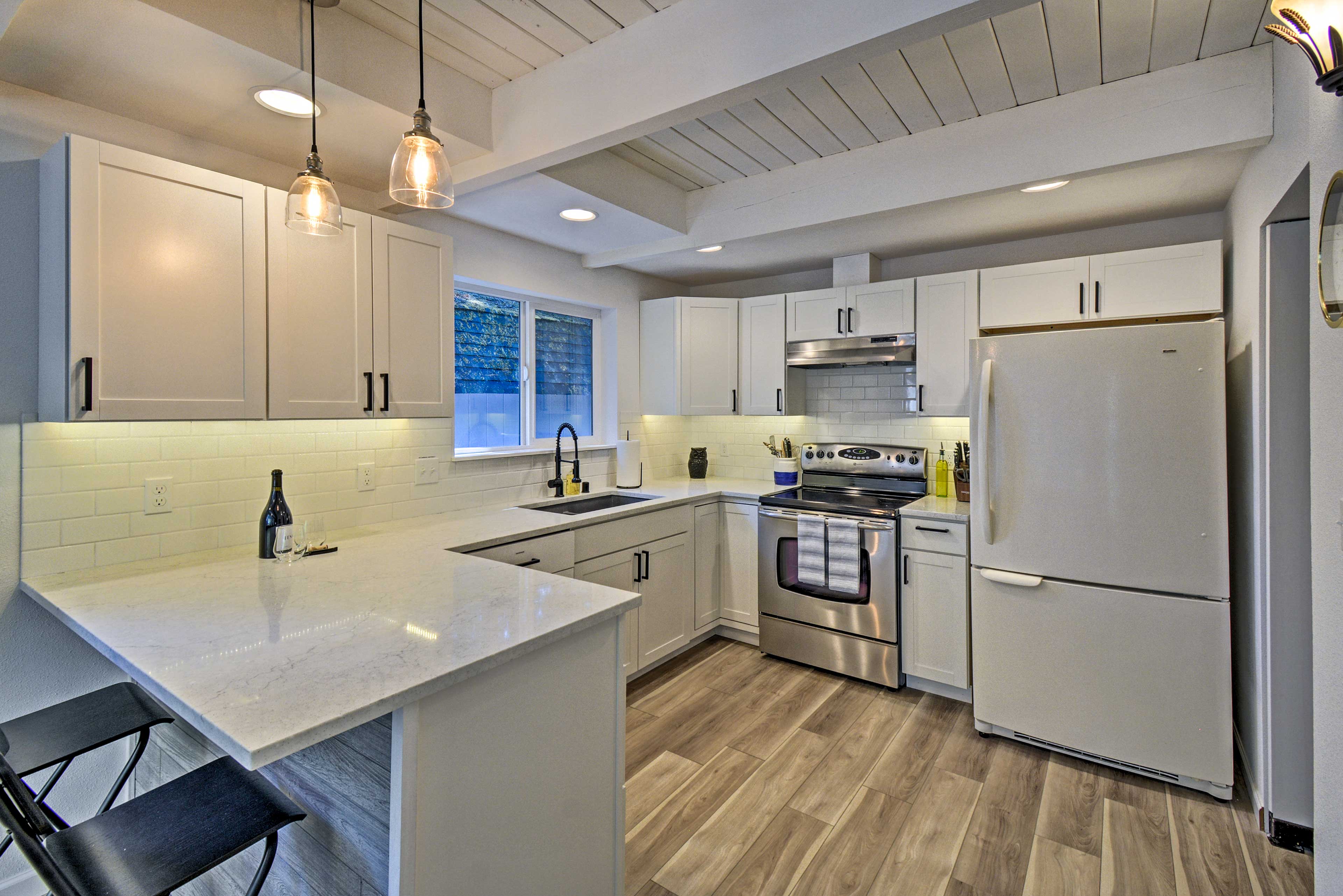 Kitchen | Fully Equipped w/ Cooking Basics