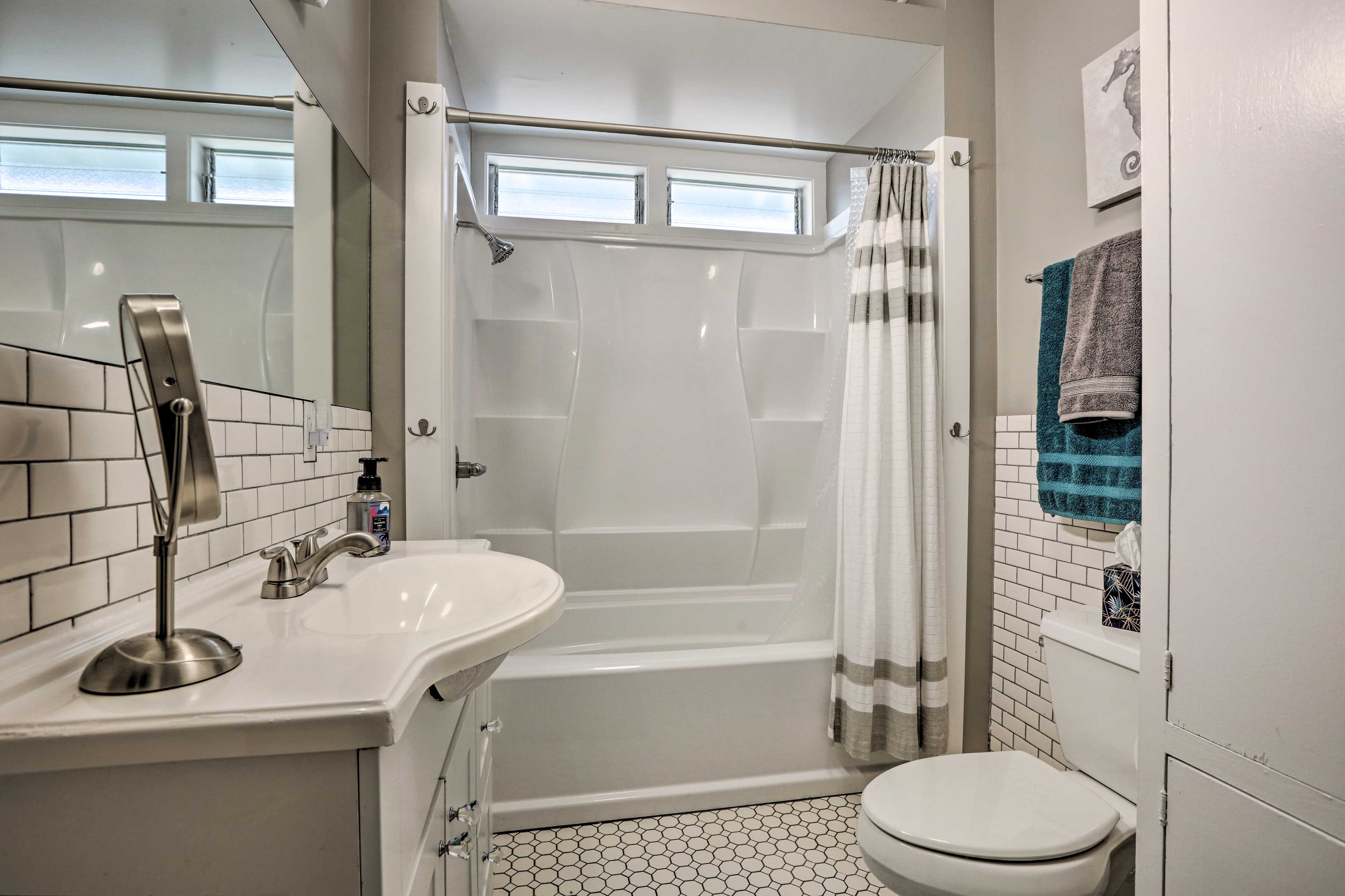 Full Bathroom | Complimentary Toiletries