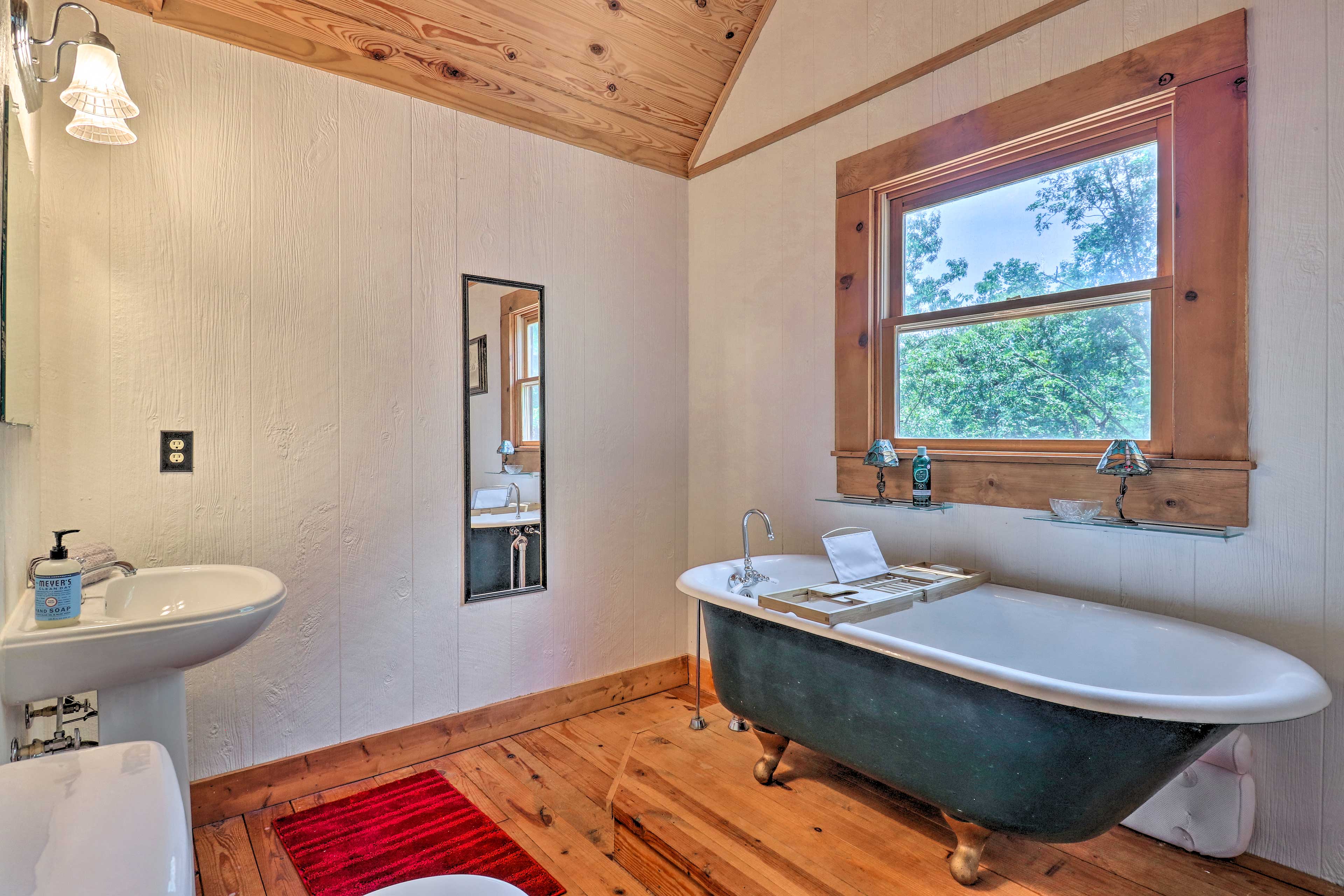 En-Suite Bathroom | Soaking Tub