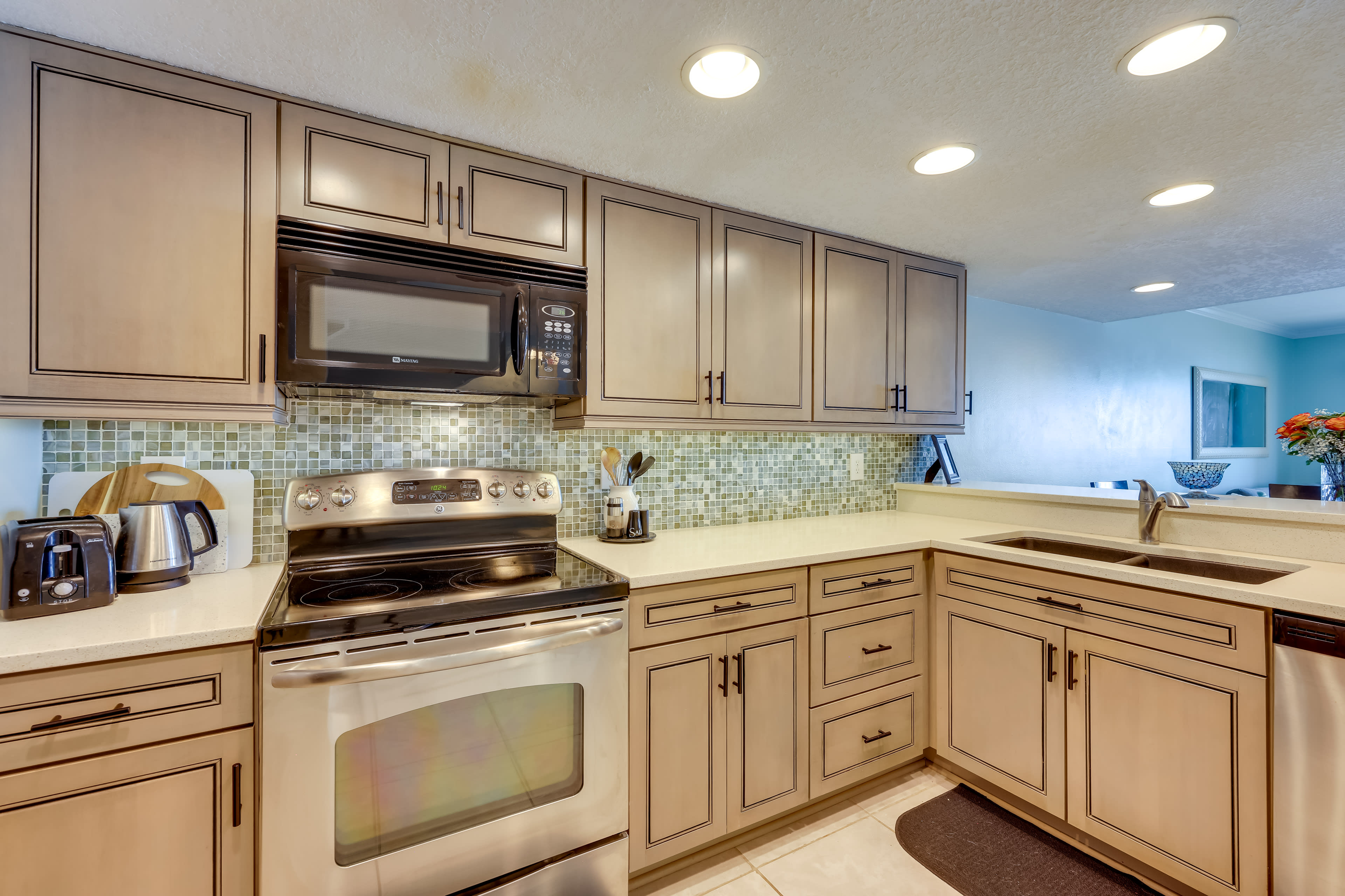 Kitchen | Fully Equipped | Cooking Basics | Paper Towels/Trash Bags Provided