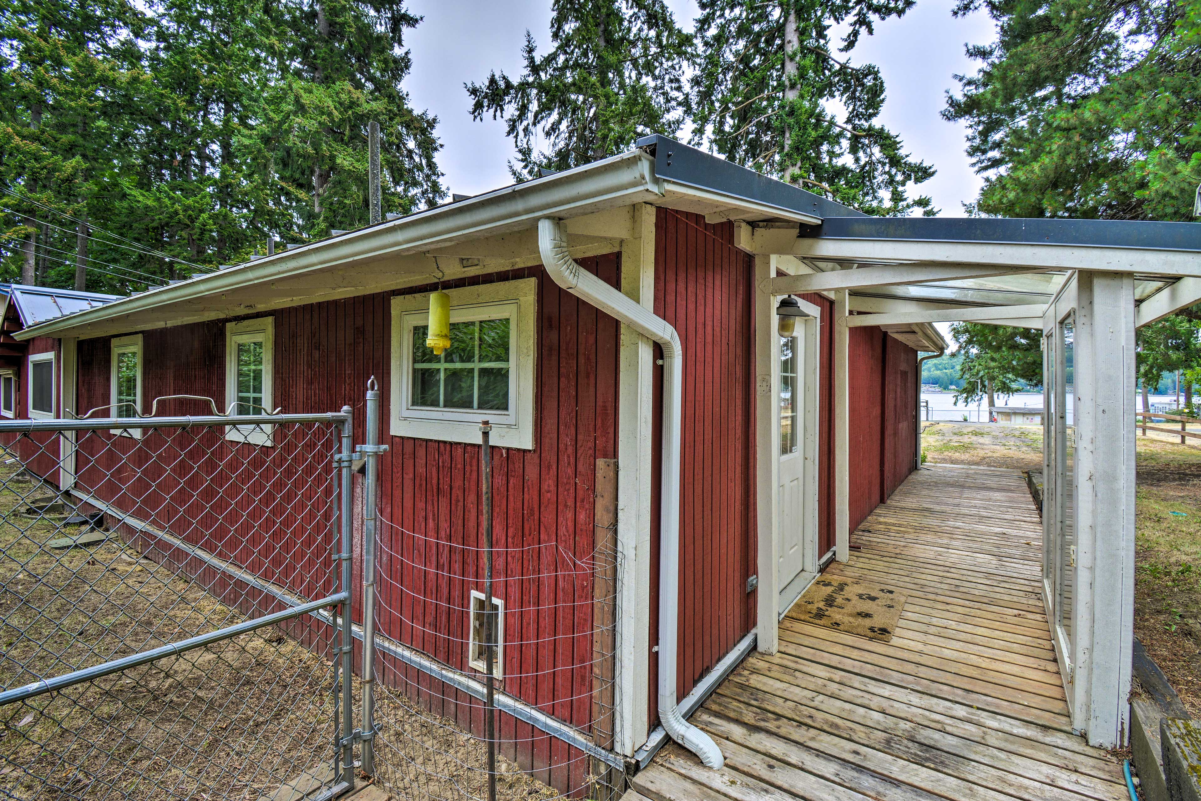 Parking | Gravel Driveway (4 Vehicles) | Carport (1 Vehicle)