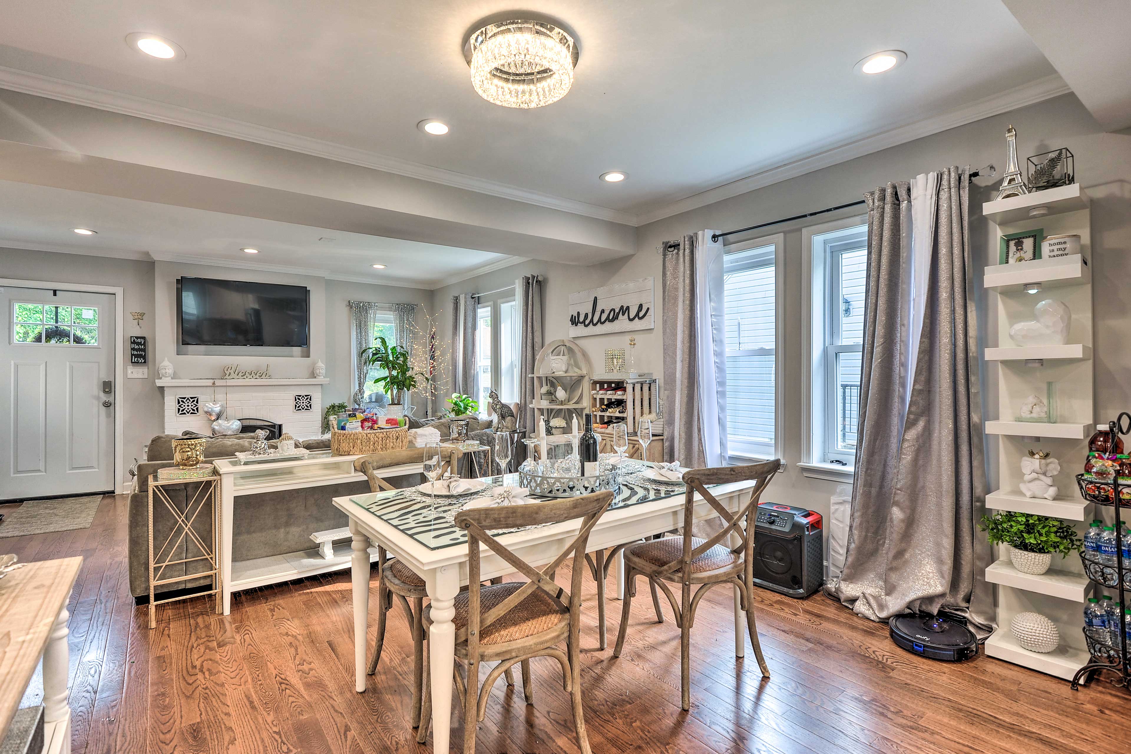 Dining Area | Dishware Provided