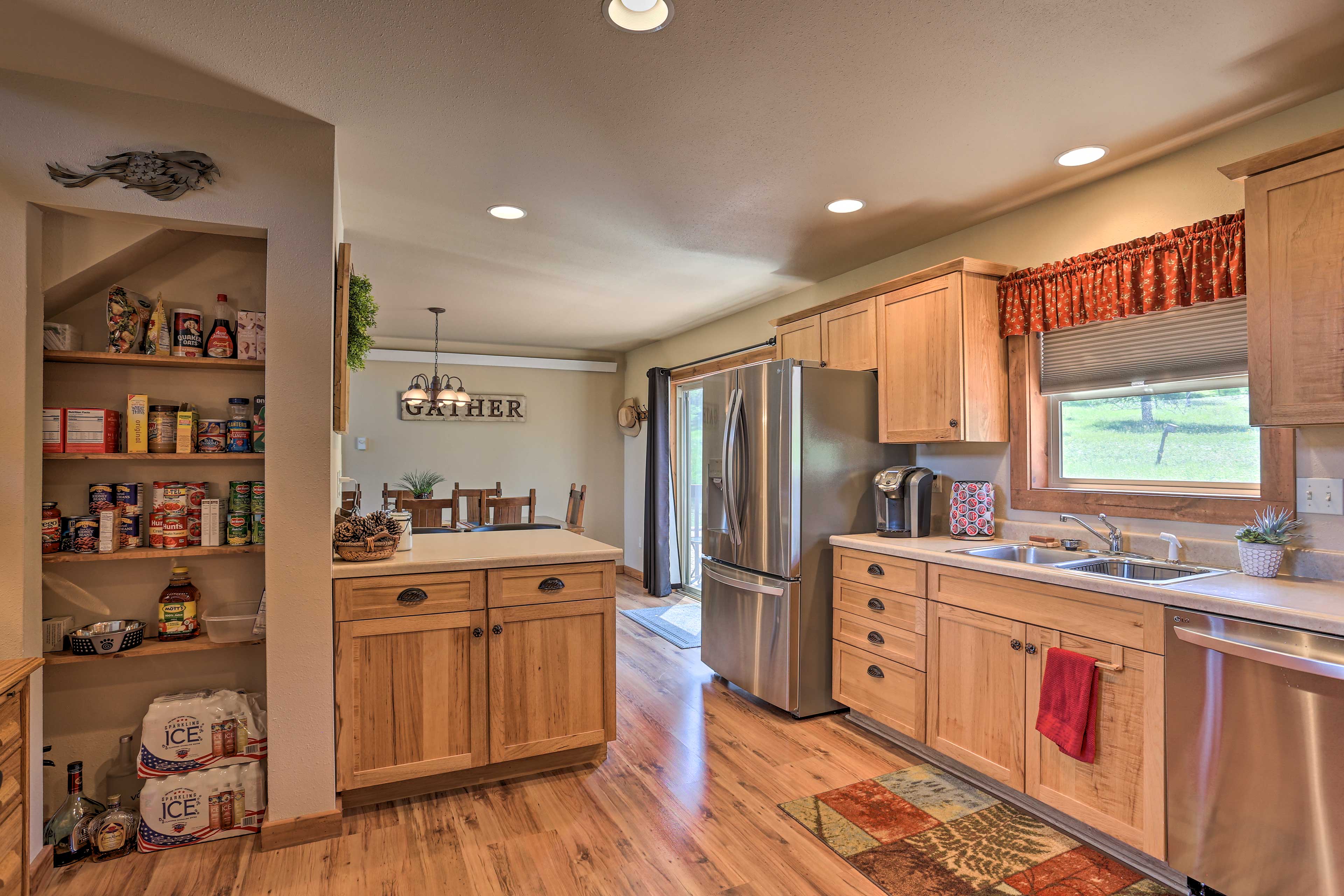 Kitchen | Fully Equipped w/ Cooking Basics