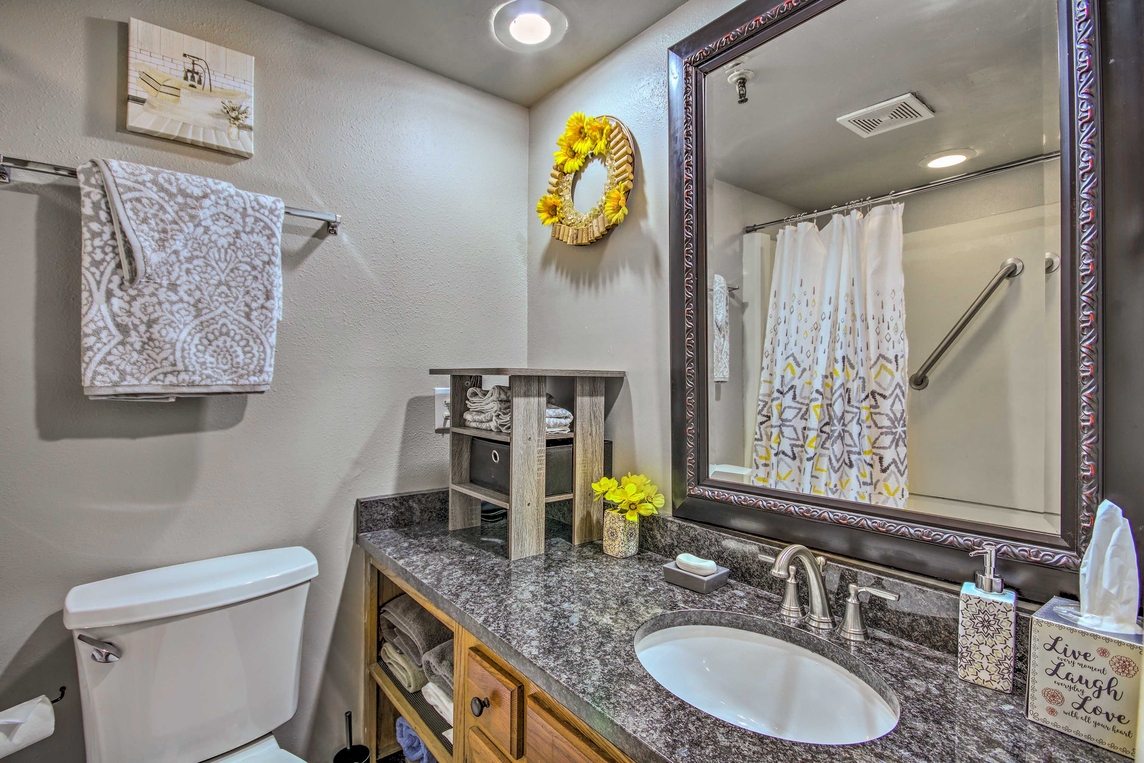 En-Suite Bathroom | Towels Provided