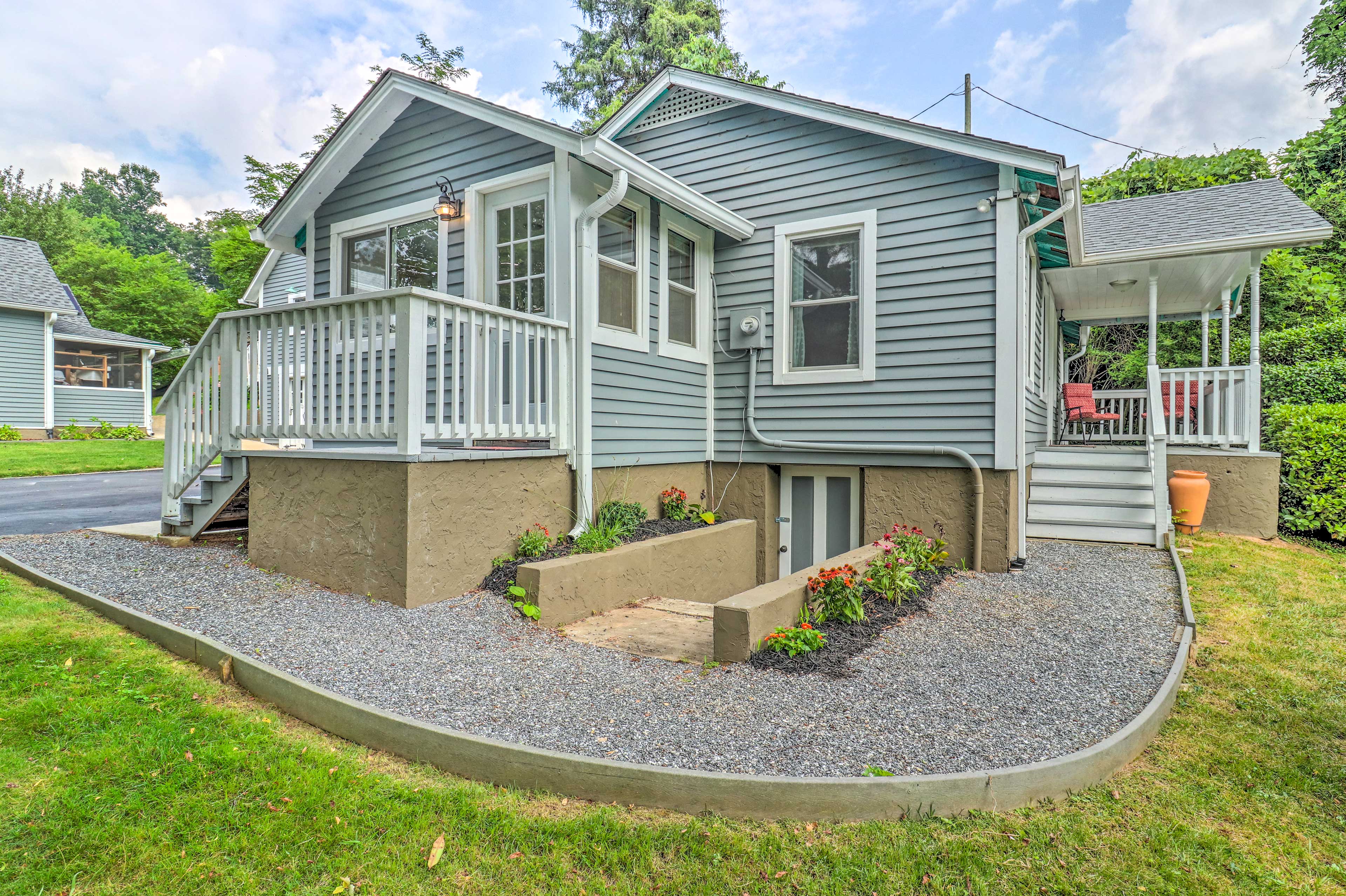 Cottage Exterior | Homeowners Live On-Site (Main House)