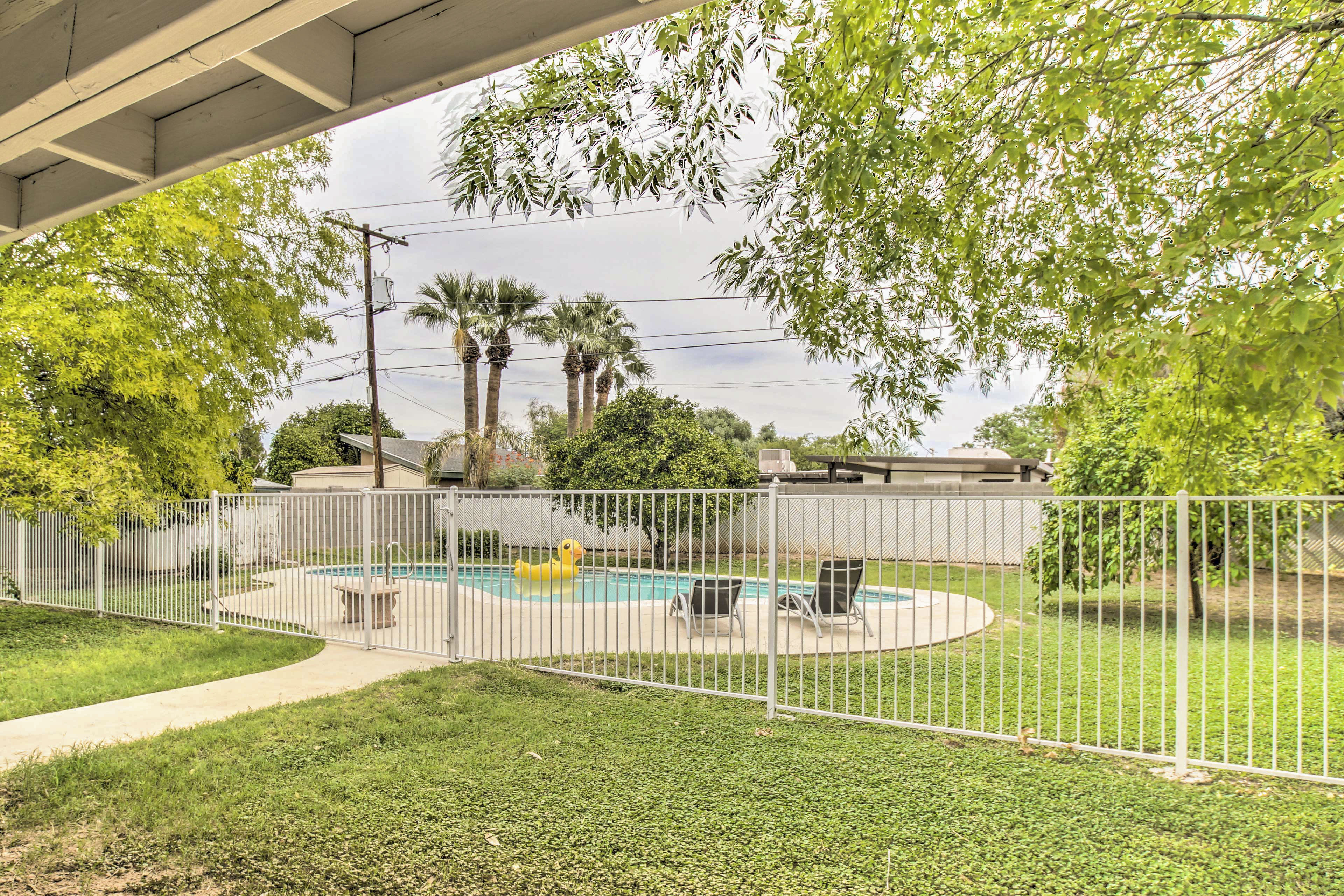 Private Yard | Fenced Pool