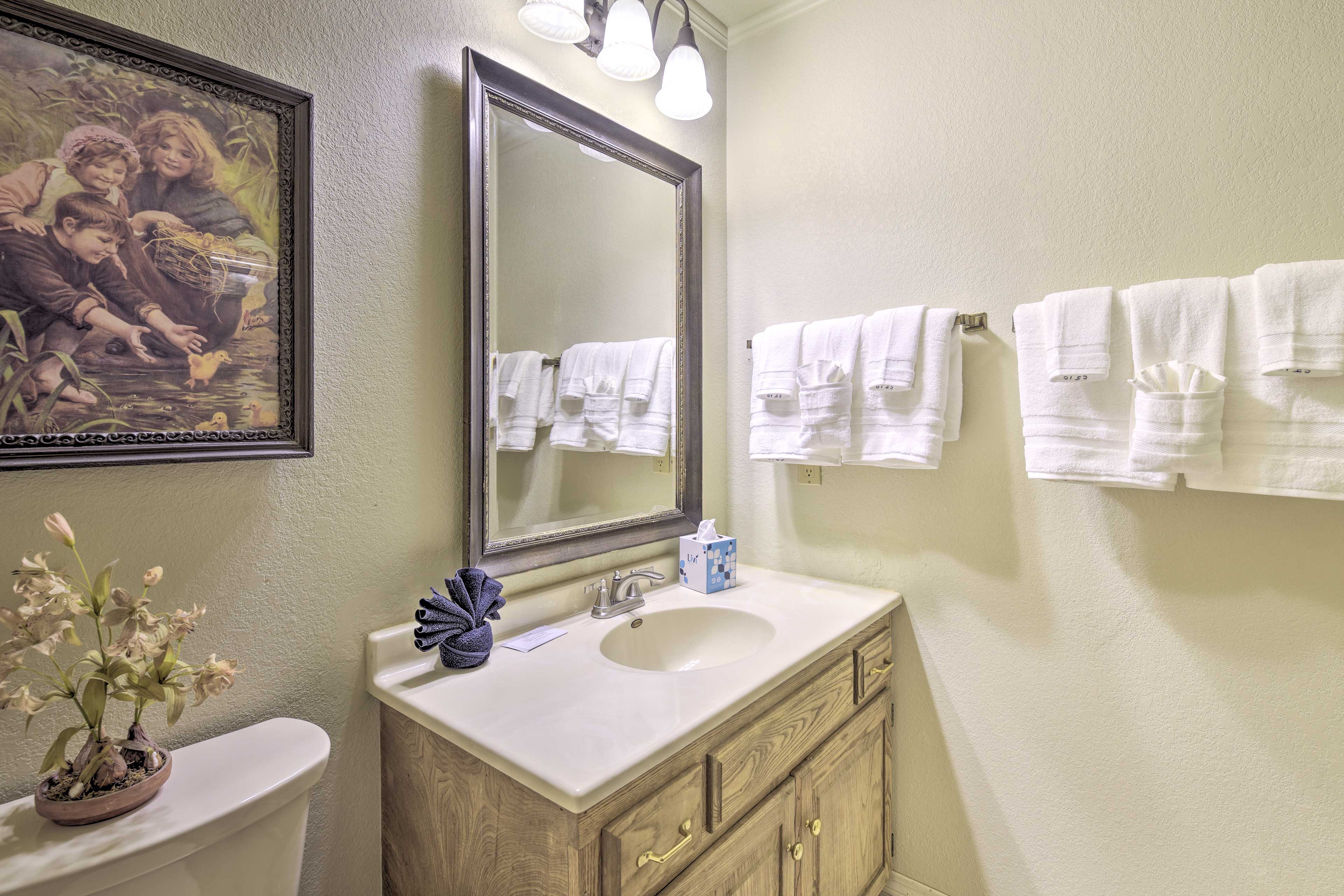 Full Bathroom | Access via Bedroom 2 | Linens/Towels Provided