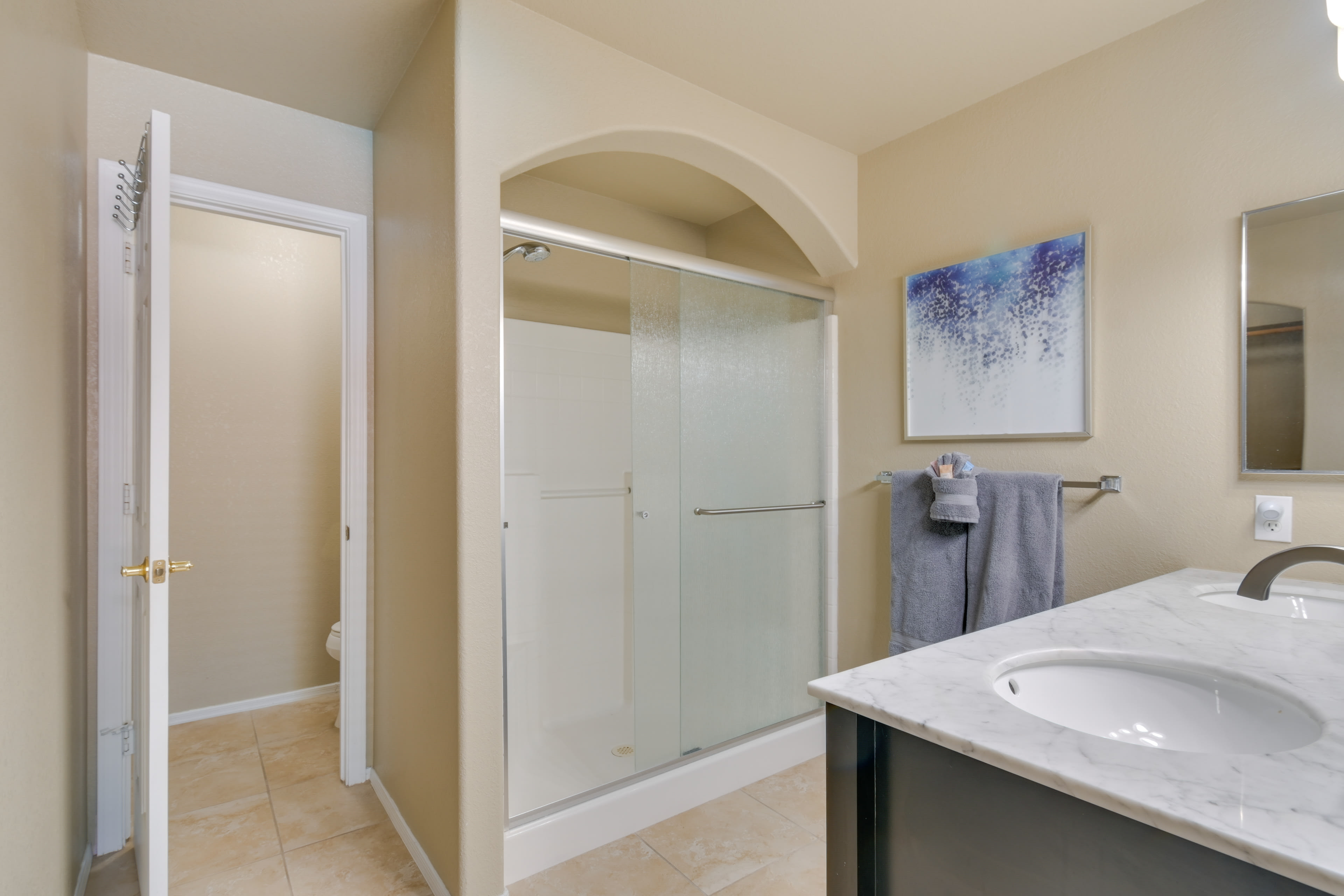 En-Suite Bathroom | Towels & Linens Provided