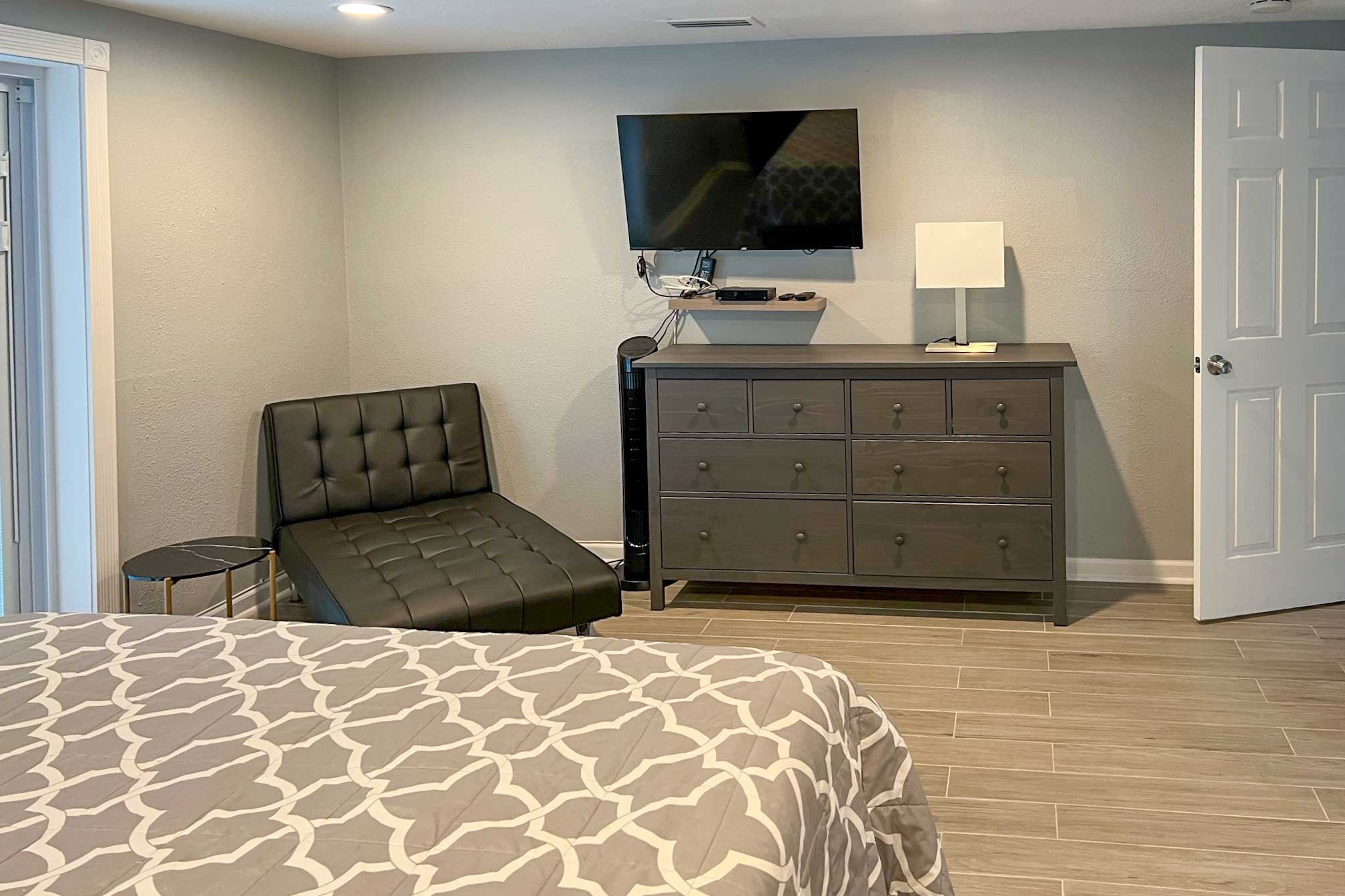 Bedroom Suite 1 | Smart TV w/ Cable