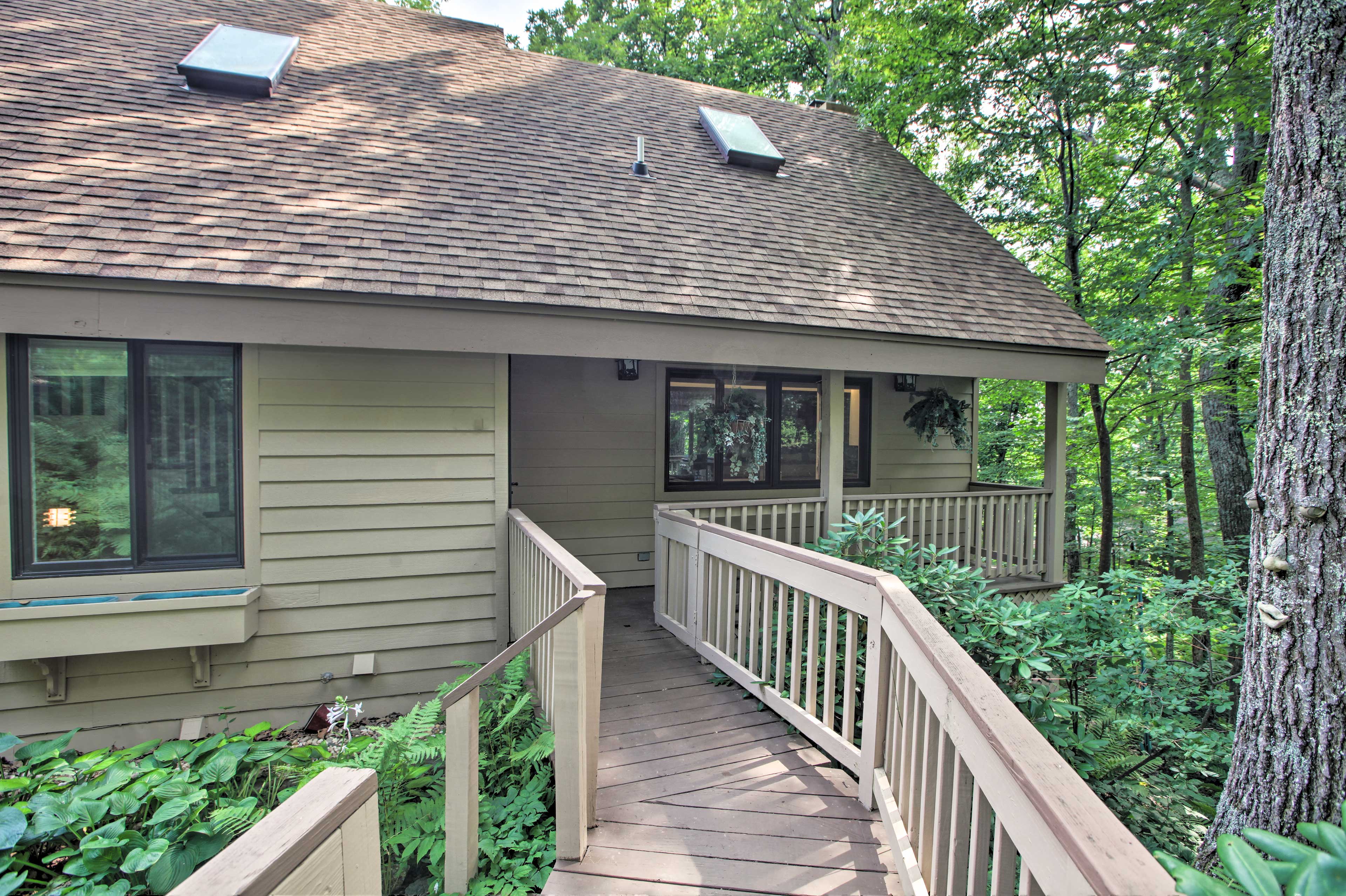 Front Walkway | Stairs Required