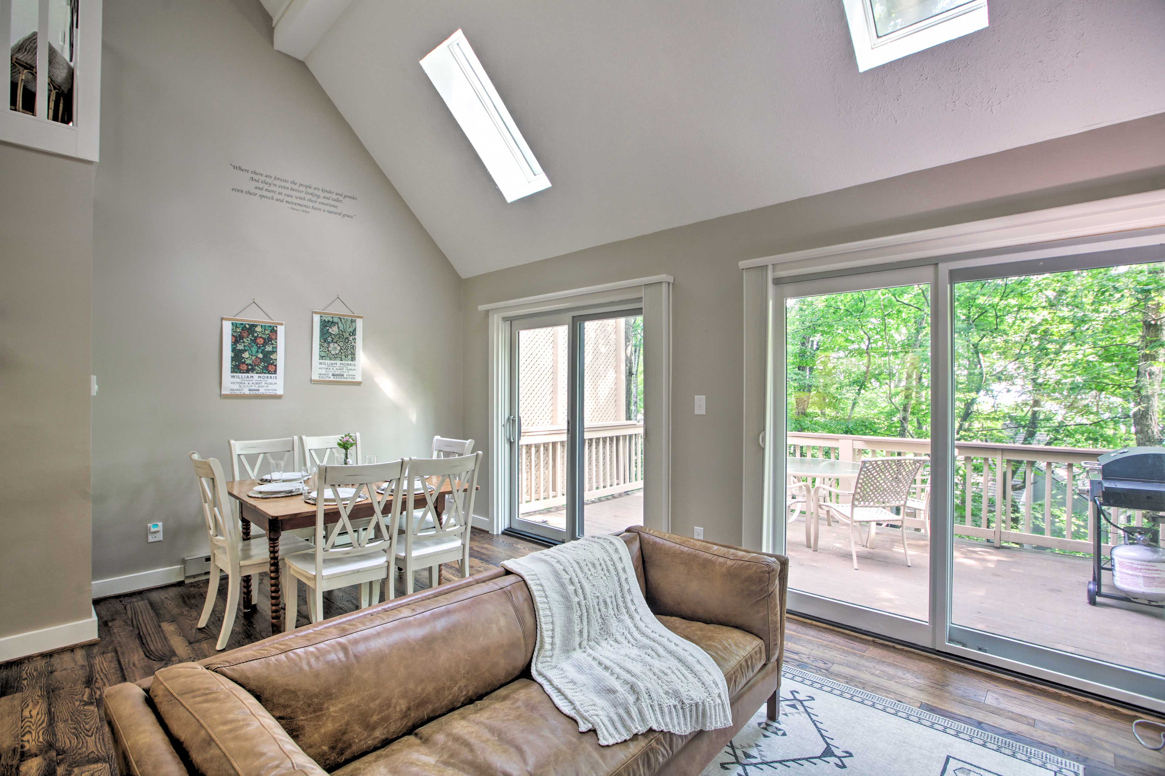 Living Room | 2 Smart TVs | Open Floorplan