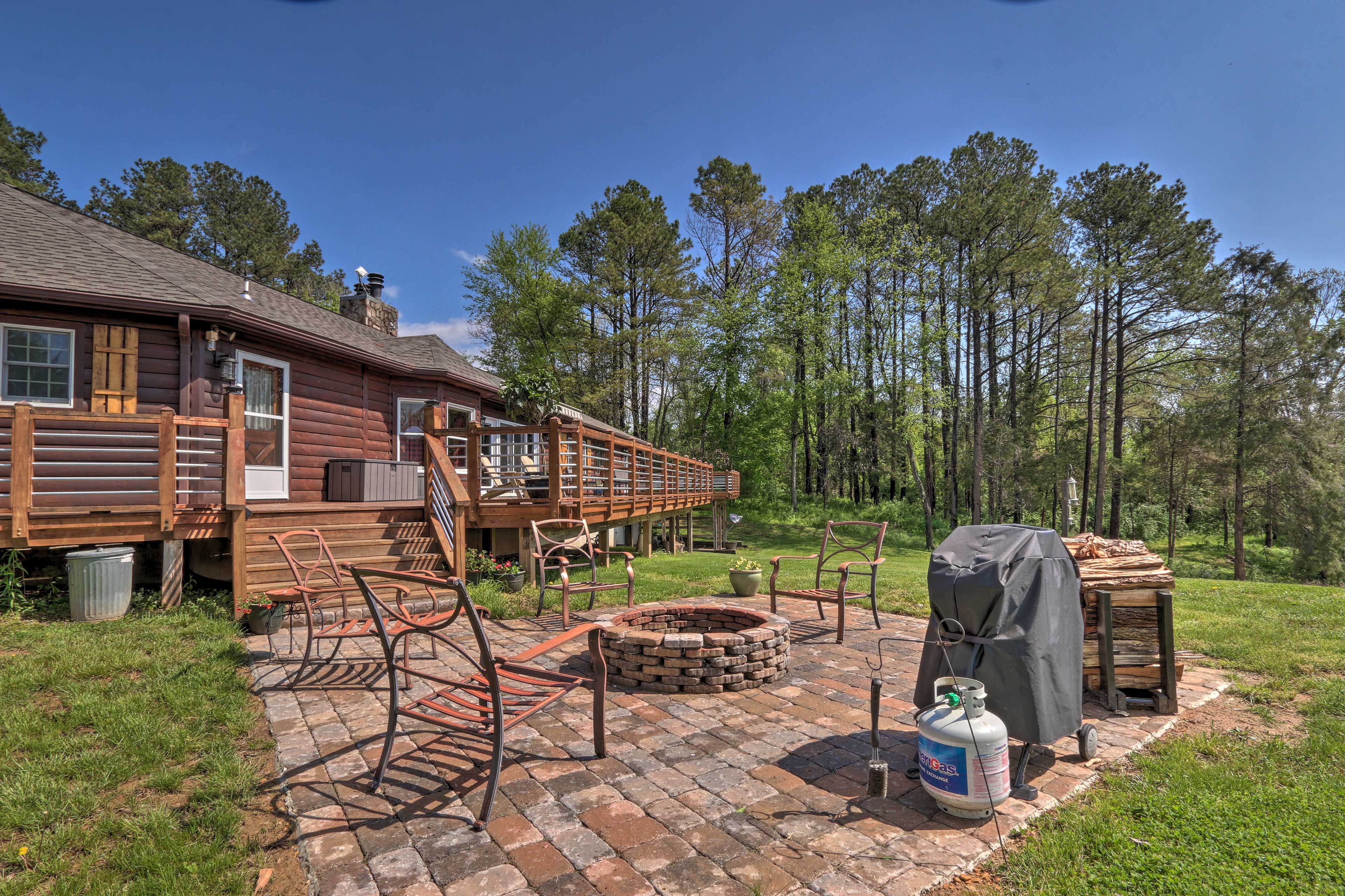 Backyard | Fire Pit | Gas Grill