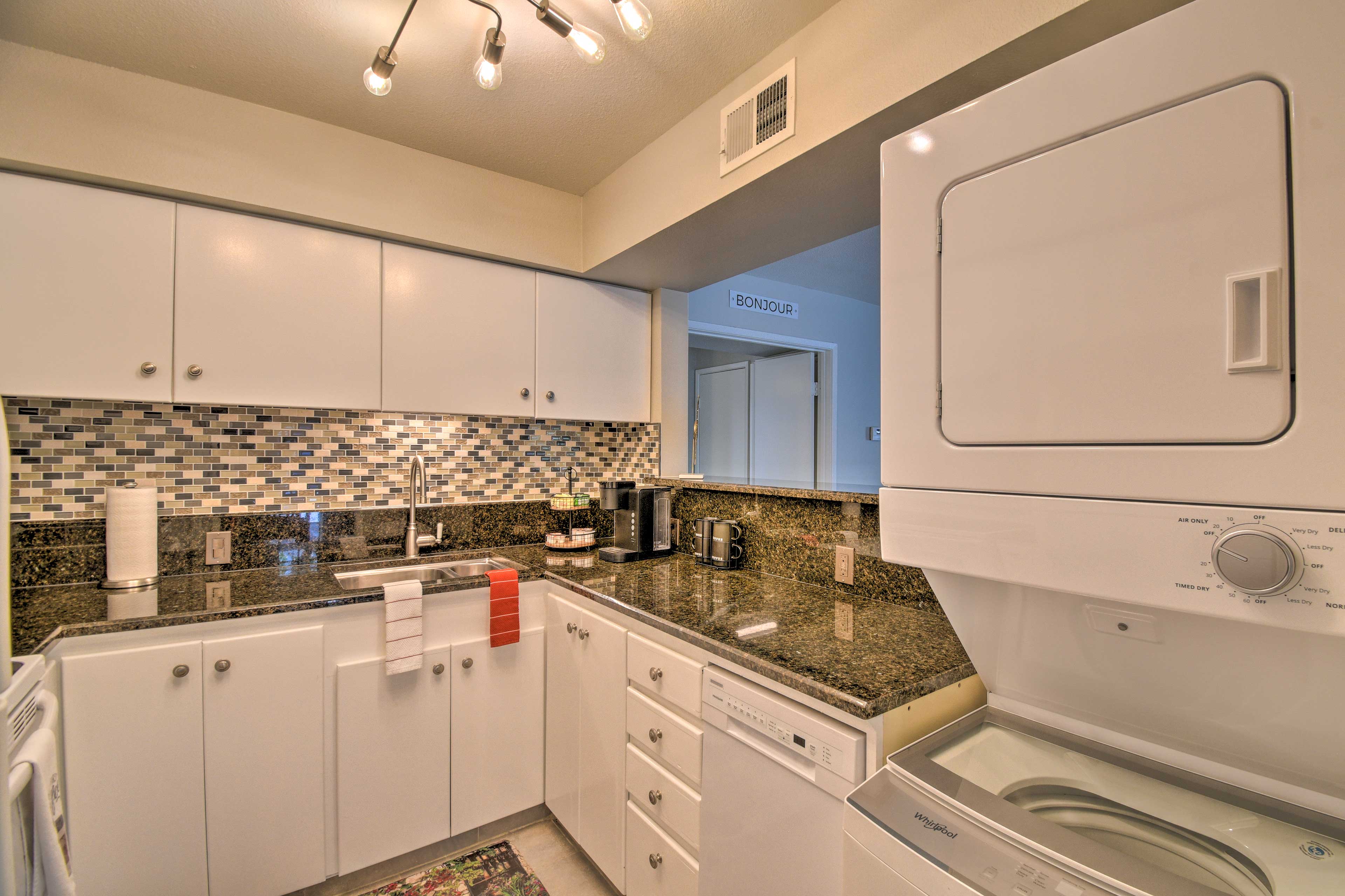 Kitchen | Fully Equipped w/ Cooking Basics