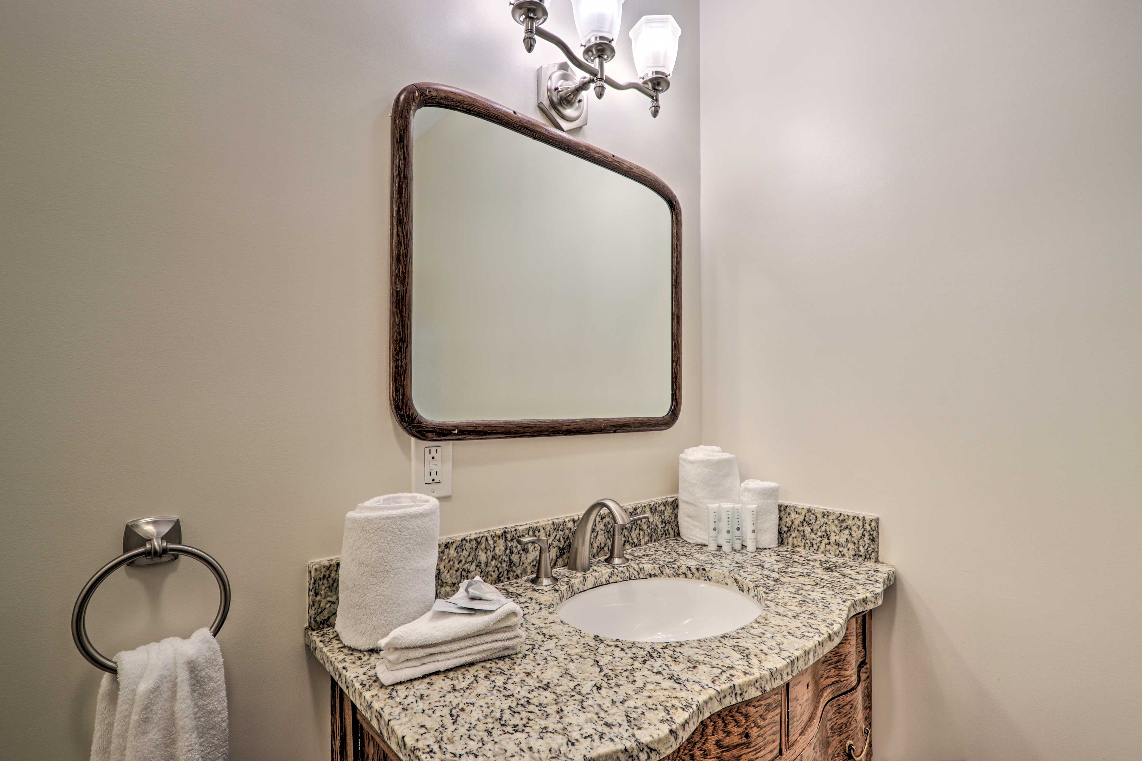 En-Suite Bathroom | Complimentary Toiletries