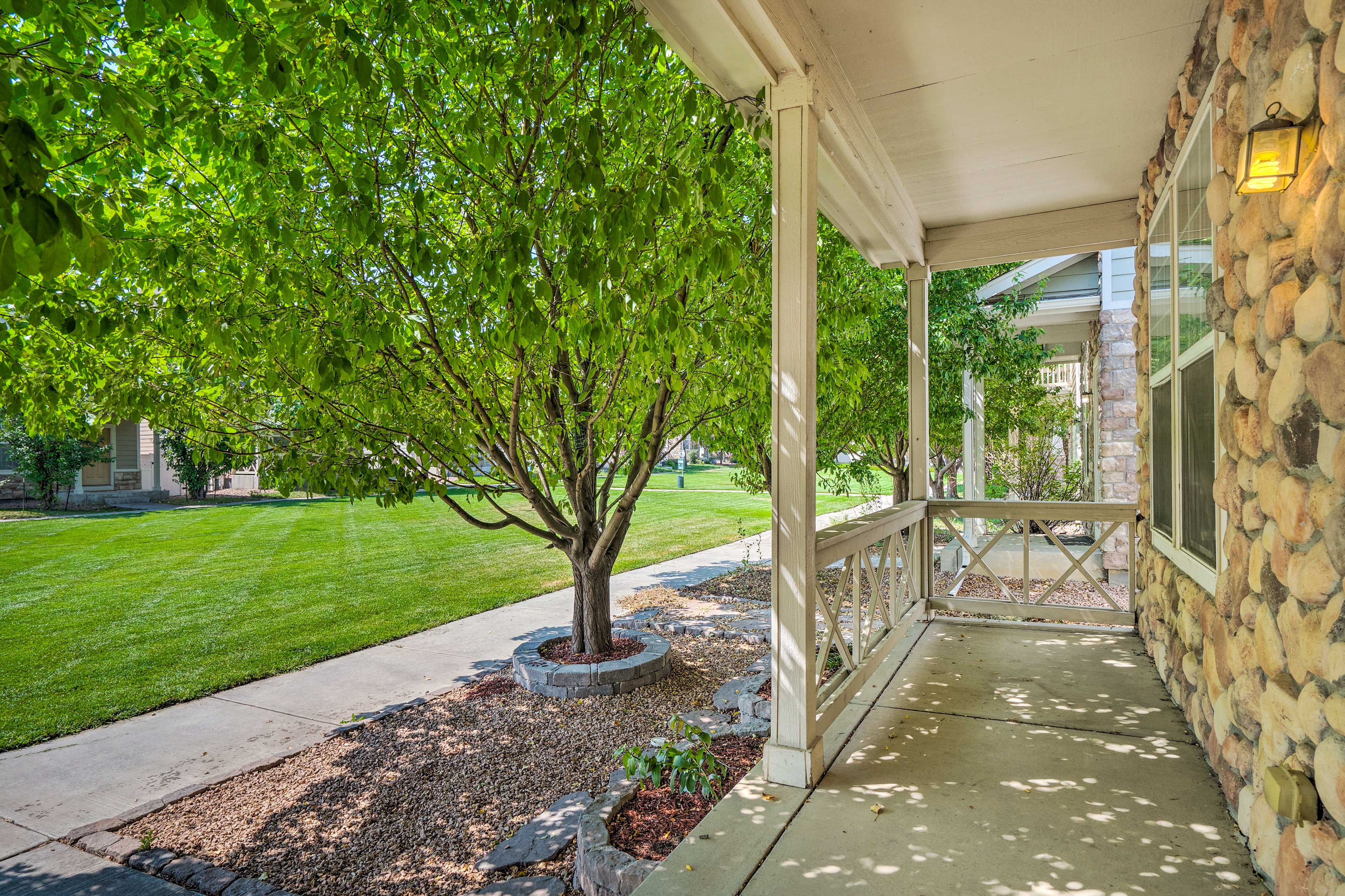 Exterior/Front Porch