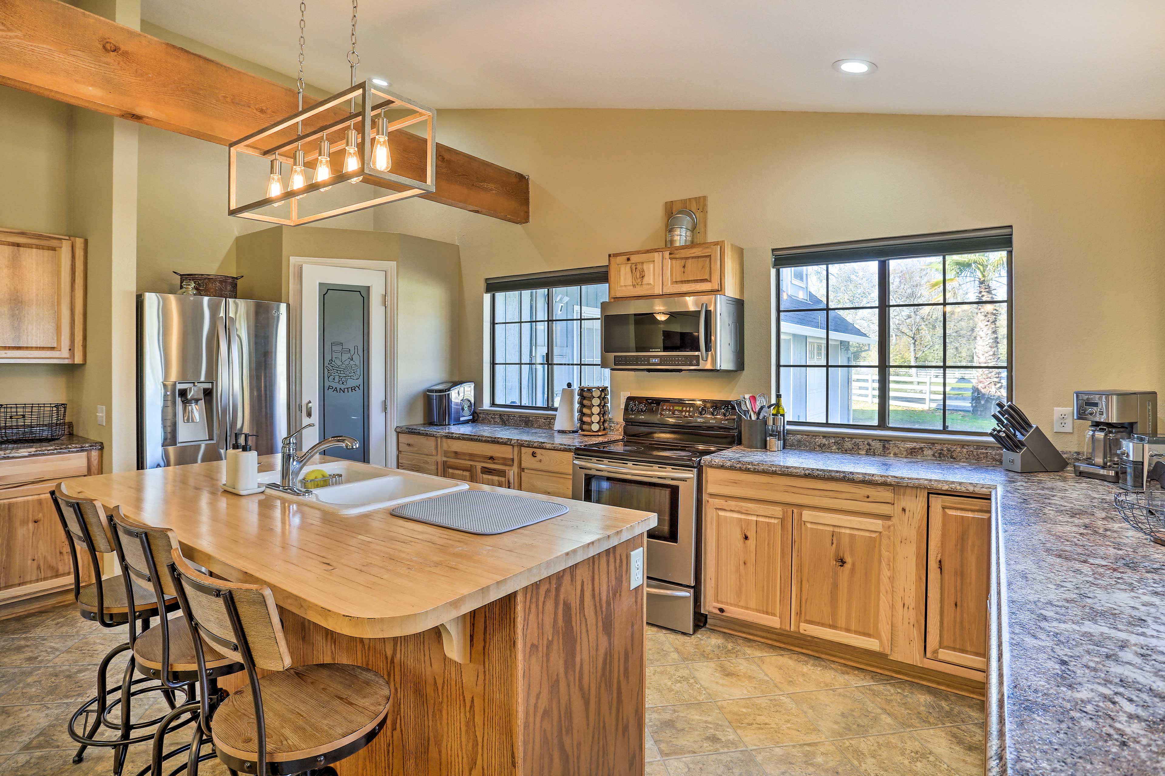 Dining Room | Breakfast Bar