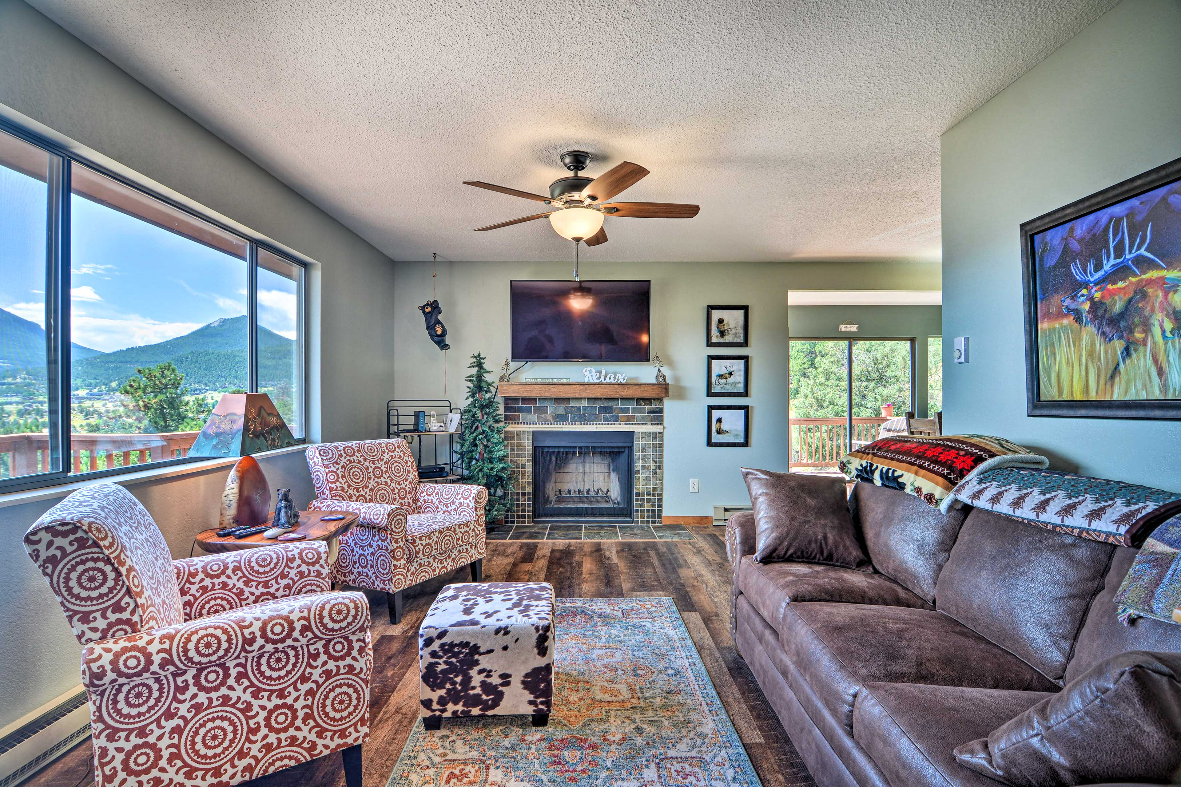 Living Room | Upper Level | Wood-Burning Fireplace | Smart TV