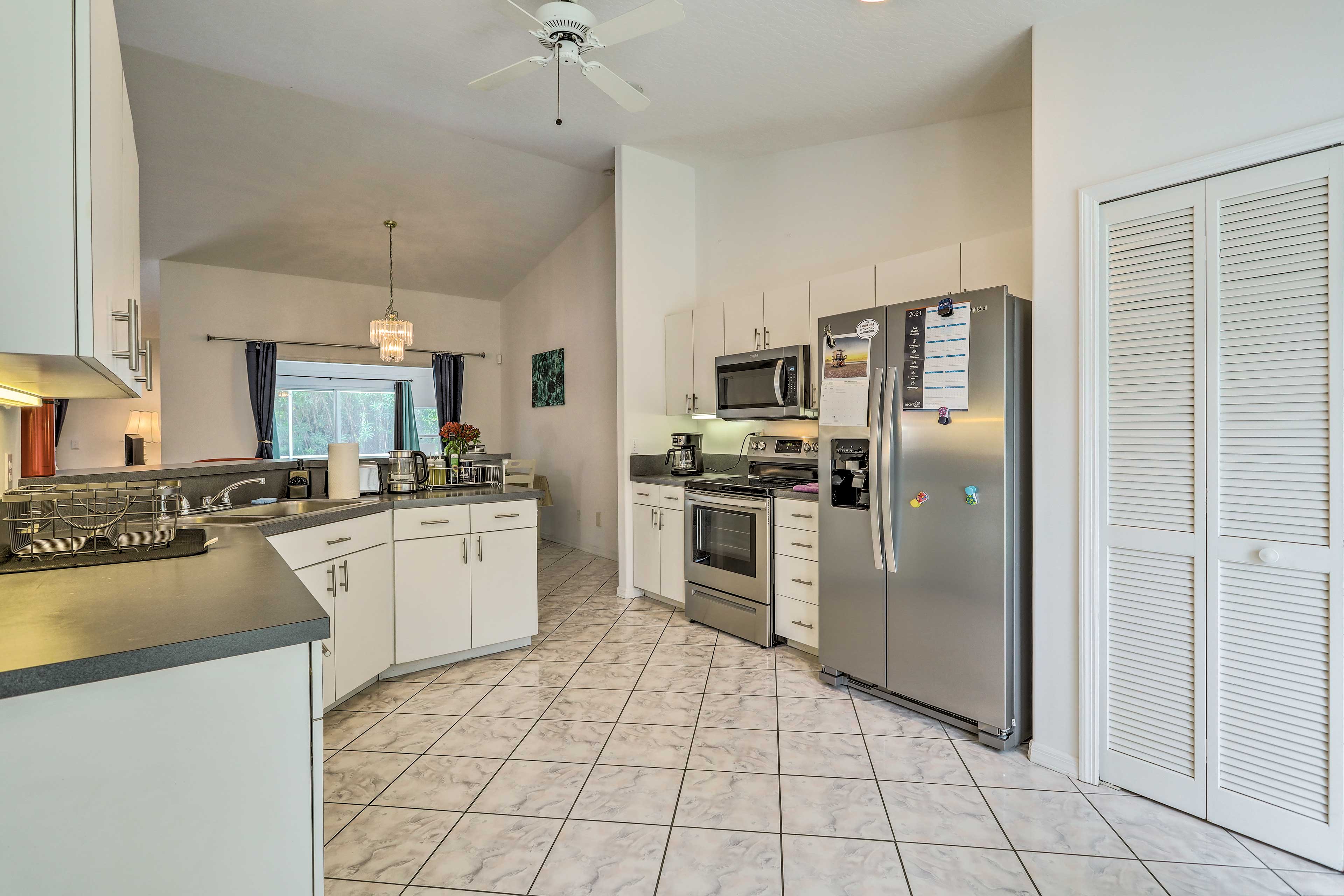 Fully Equipped Kitchen | Dishware & Flatware Provided