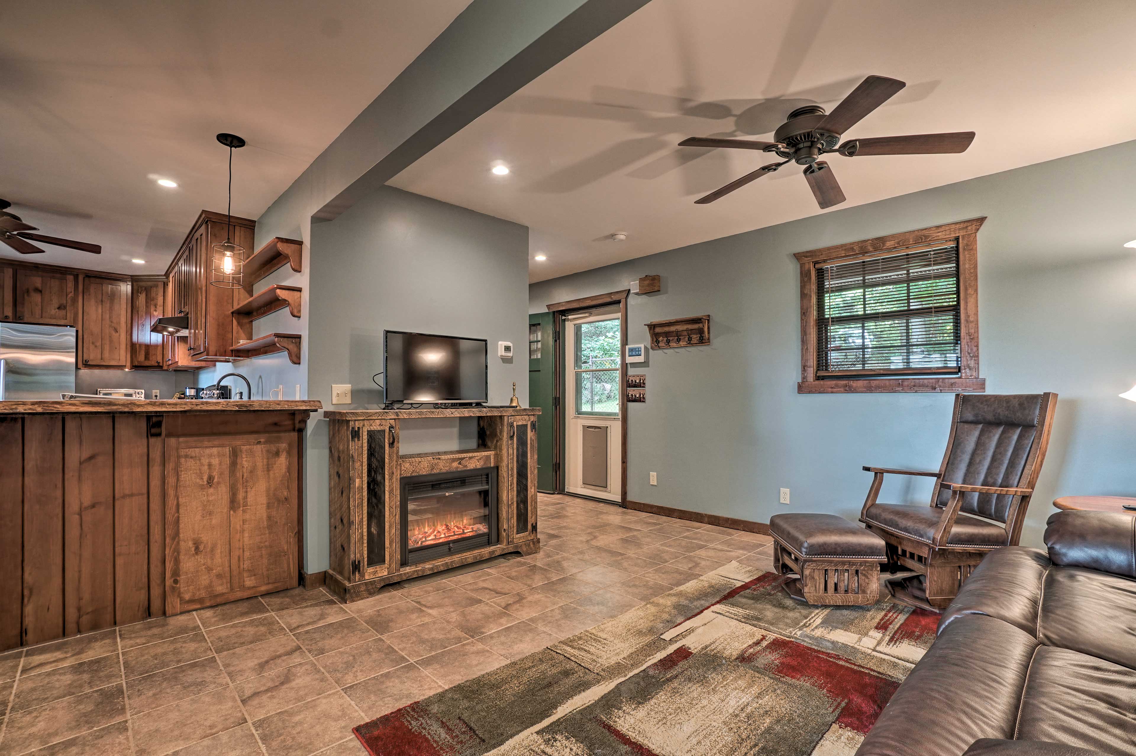 Living Room | Electric Fireplace | Flat-Screen TV w/ Cable