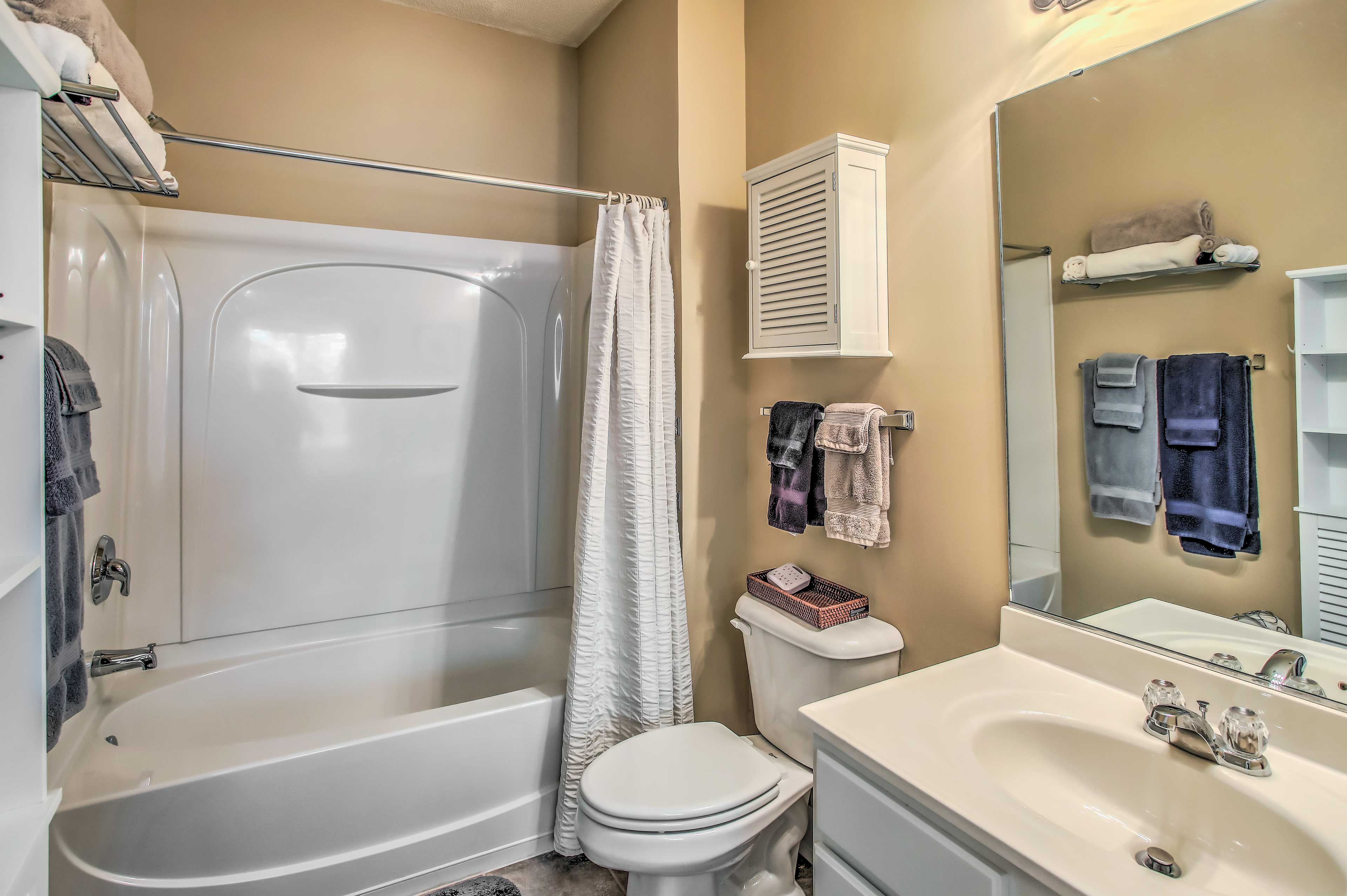 En-Suite Bathroom | Towels Provided