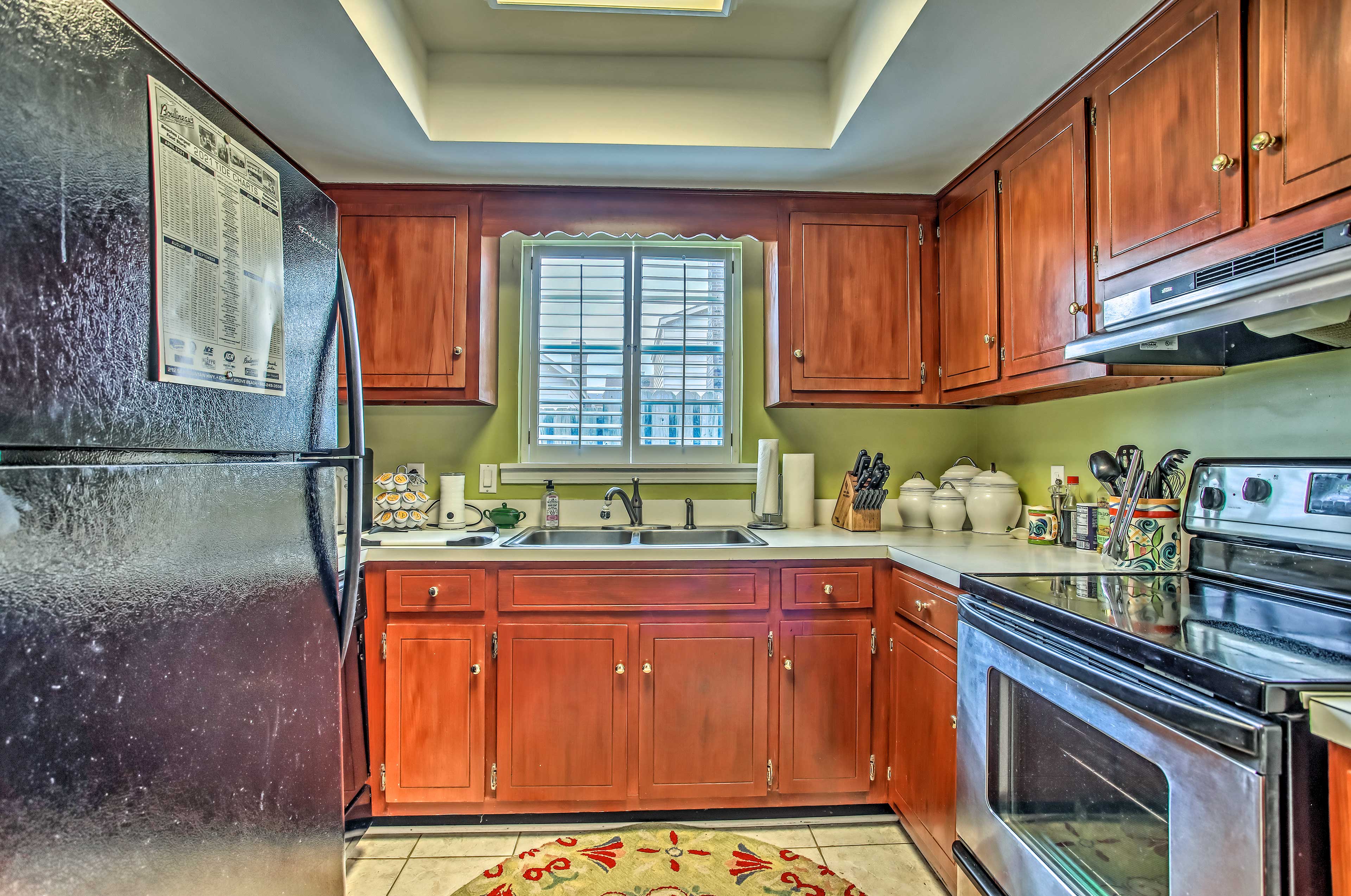 Kitchen | Fully Equipped w/ Cooking Basics