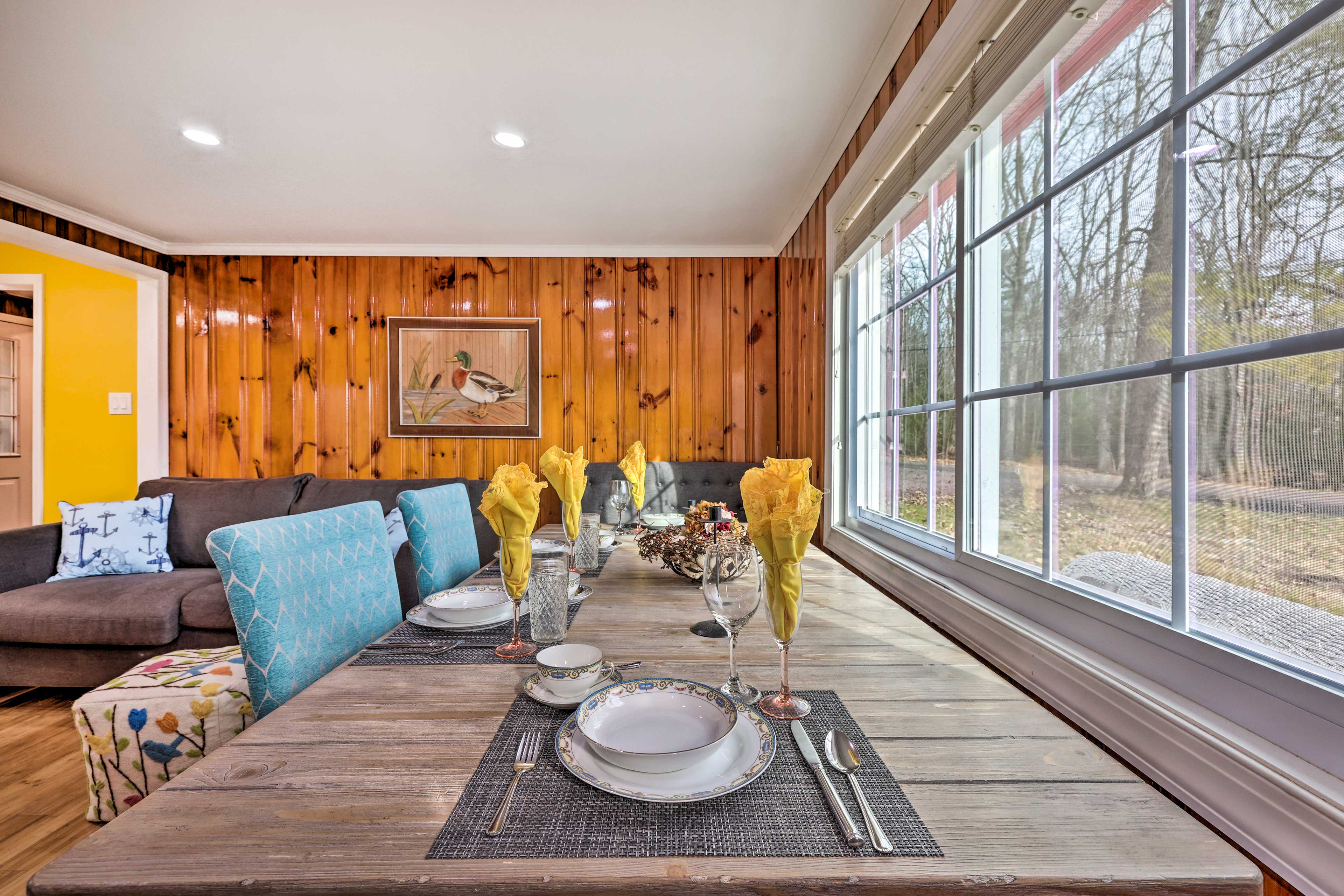 Dining Area | Dishware & Flatware Provided