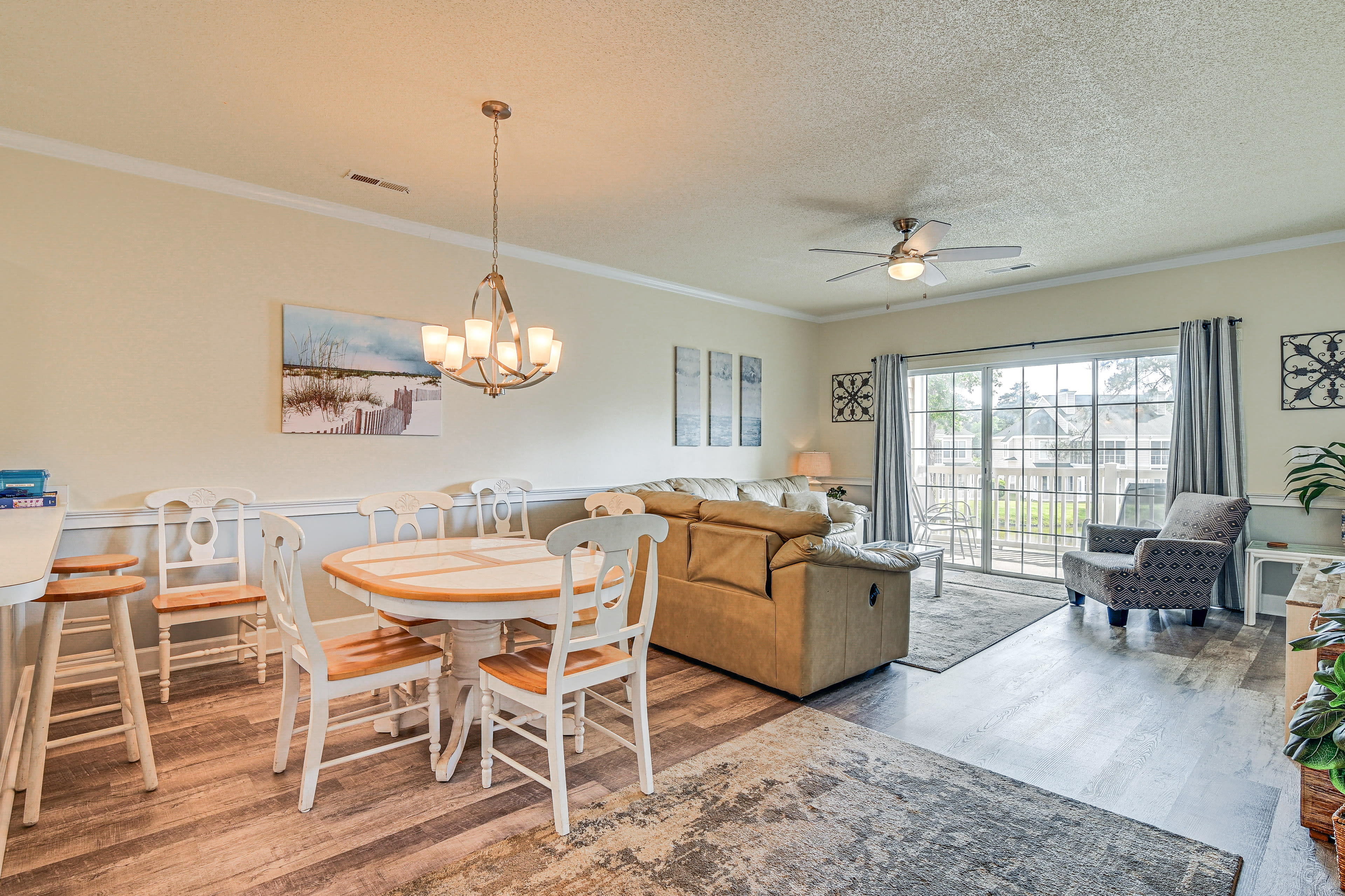 Dining Room | Dishware/Flatware Provided | Breakfast Bar