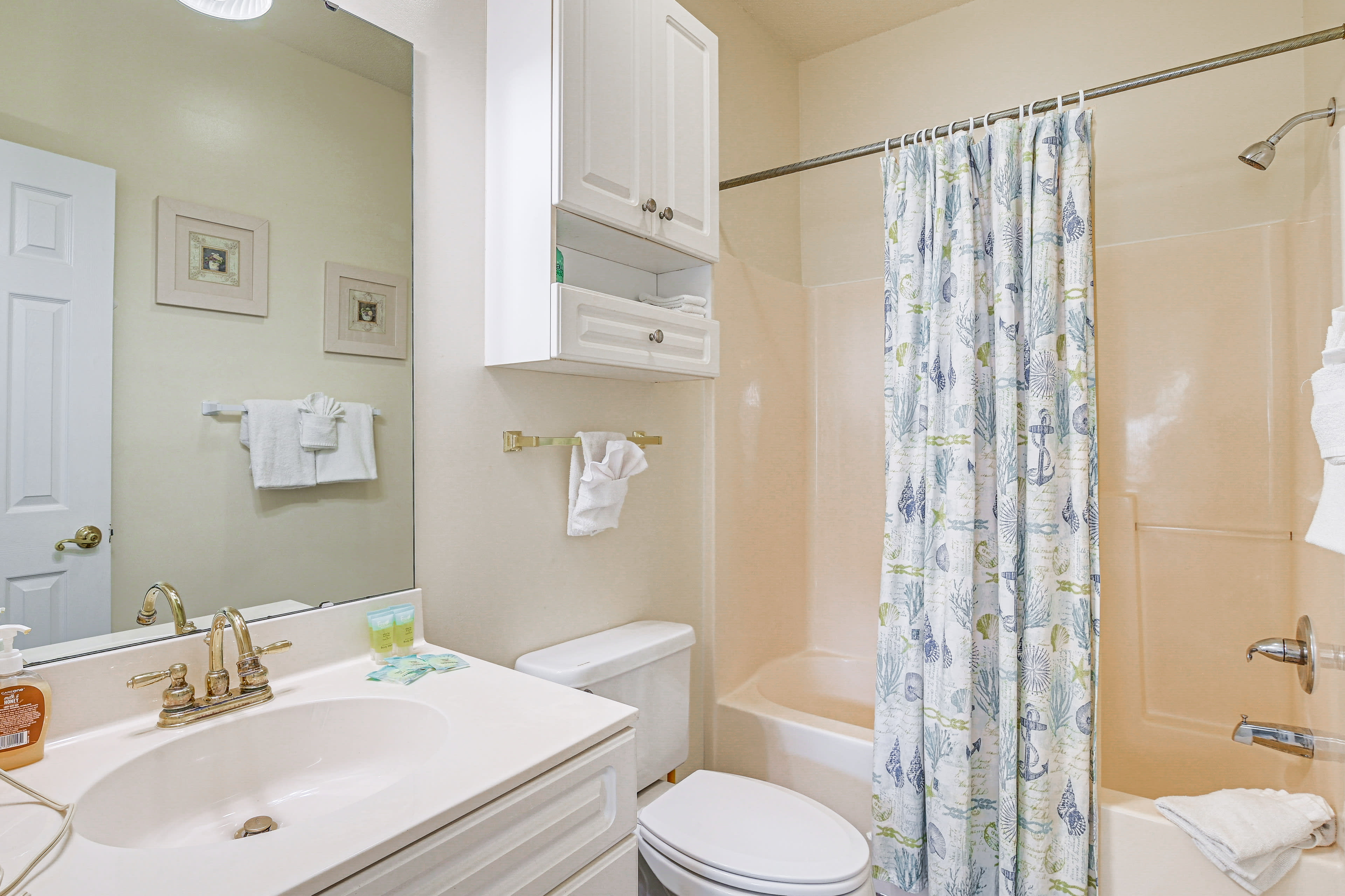 En-Suite Bathroom | Towels Provided | Complimentary Toiletries