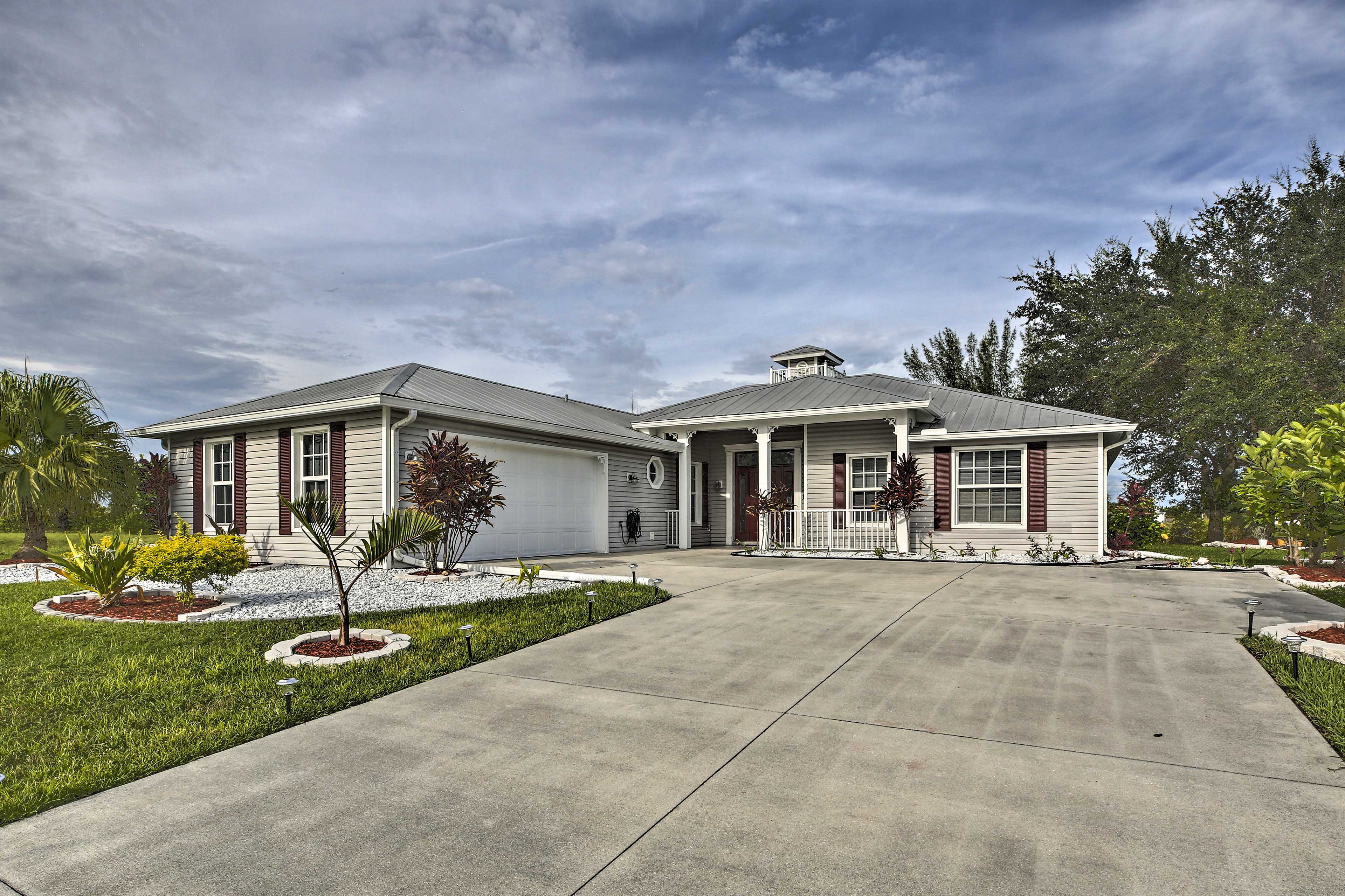 Parking | Driveway (4 Vehicles) | Garage (2 Vehicles)