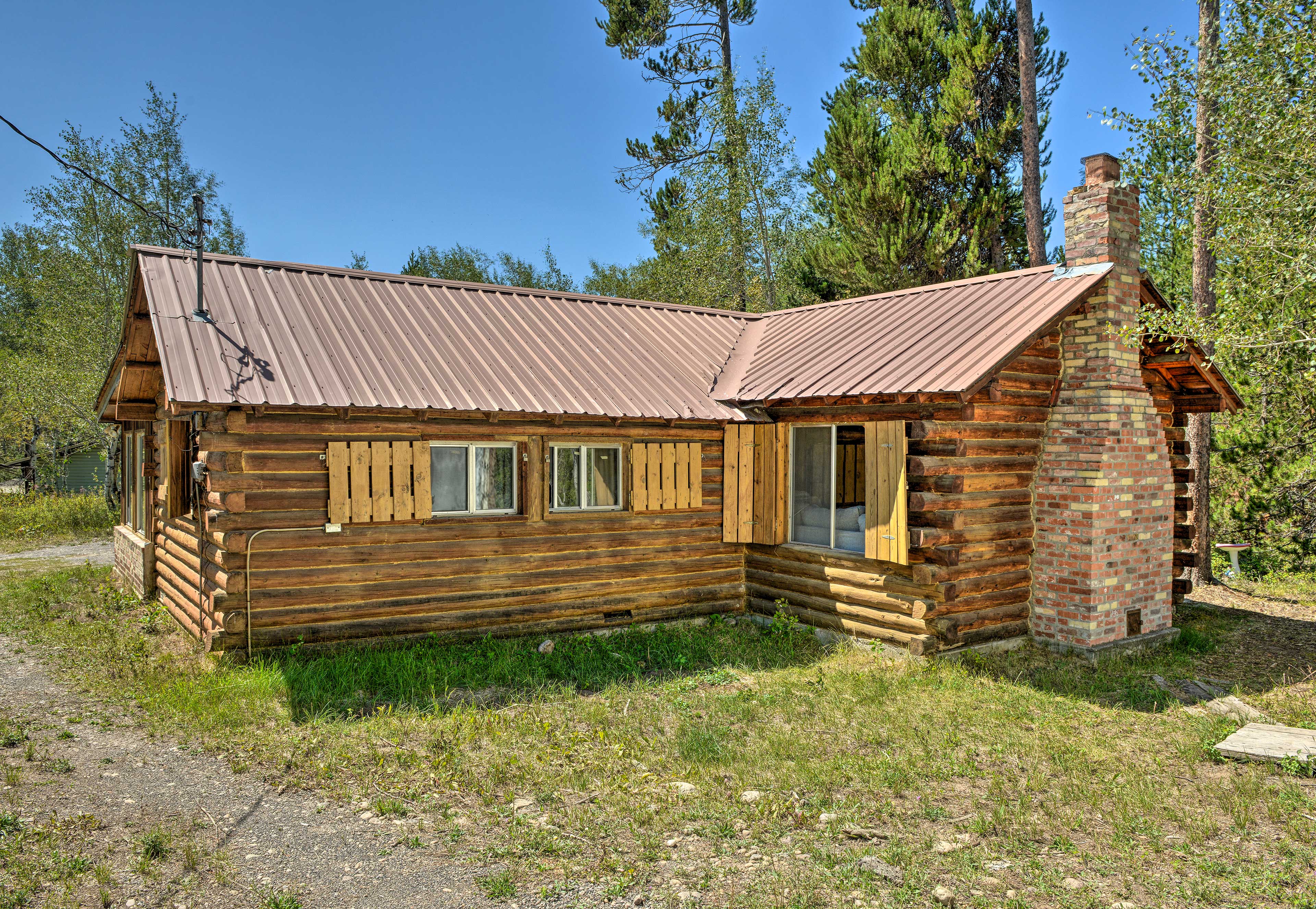 'Grandpa's Cabin' ~ 30 Miles to Yellowstone!