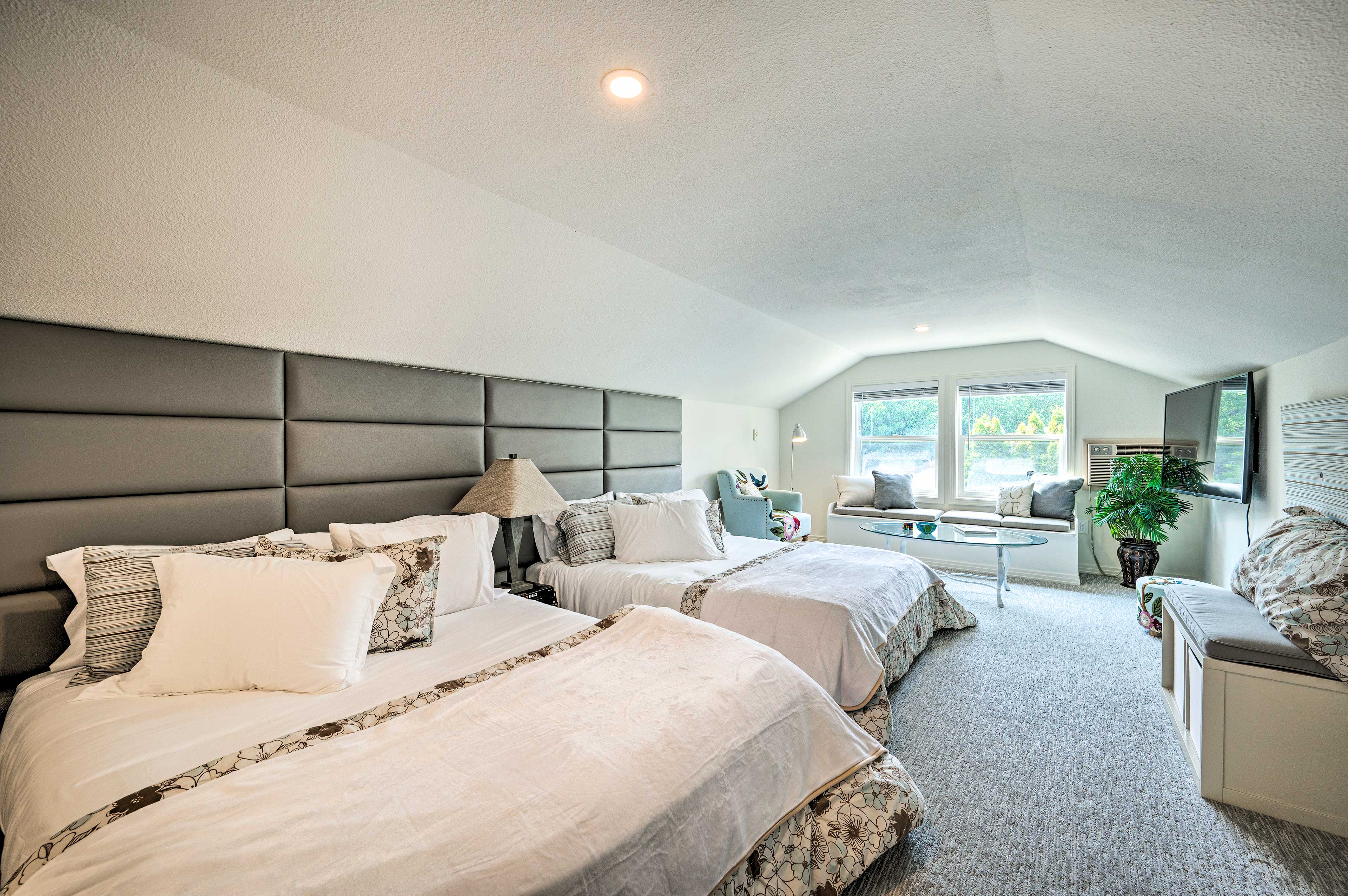 Loft | 2 Queen Beds