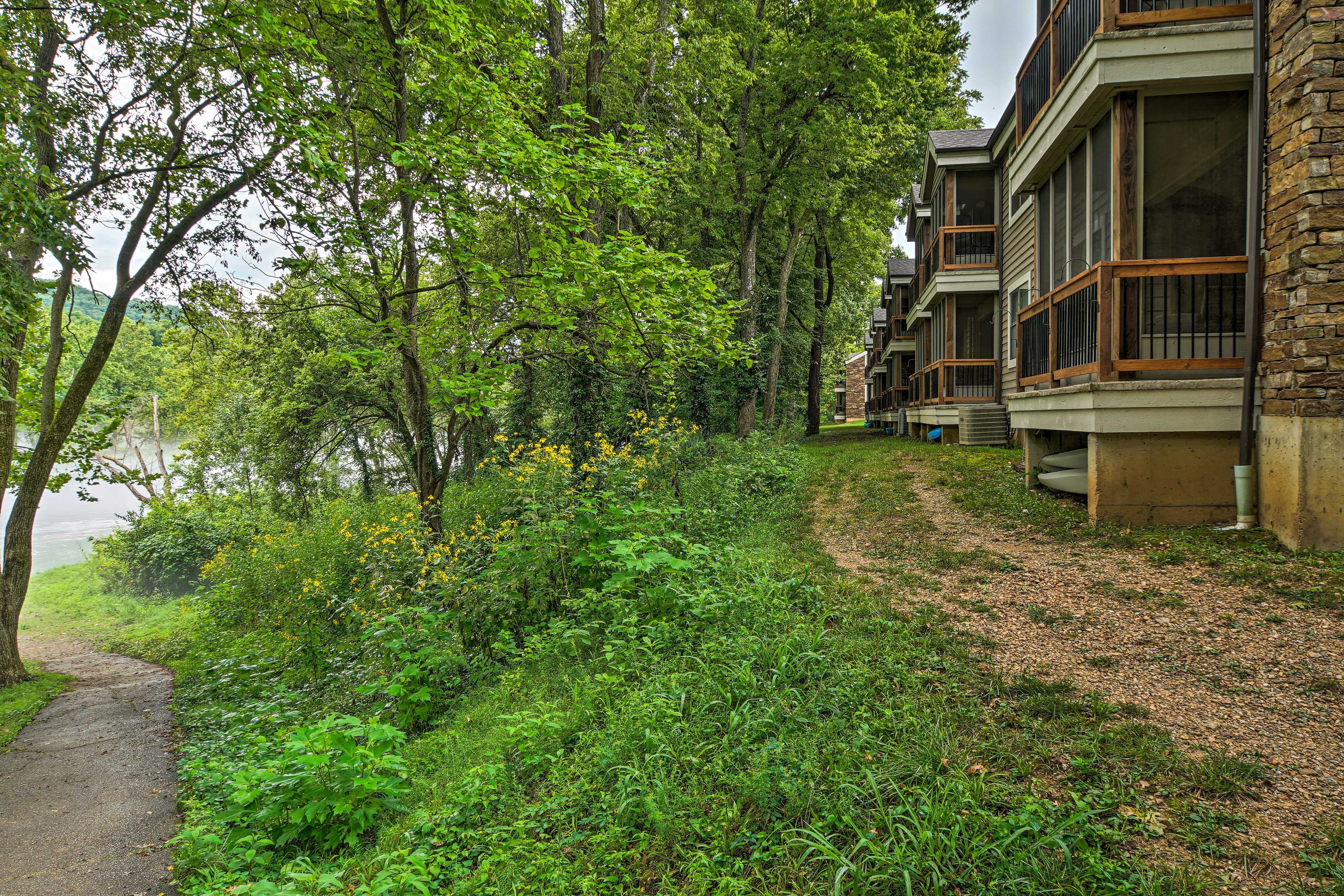 Exterior | Lake Taneycomo