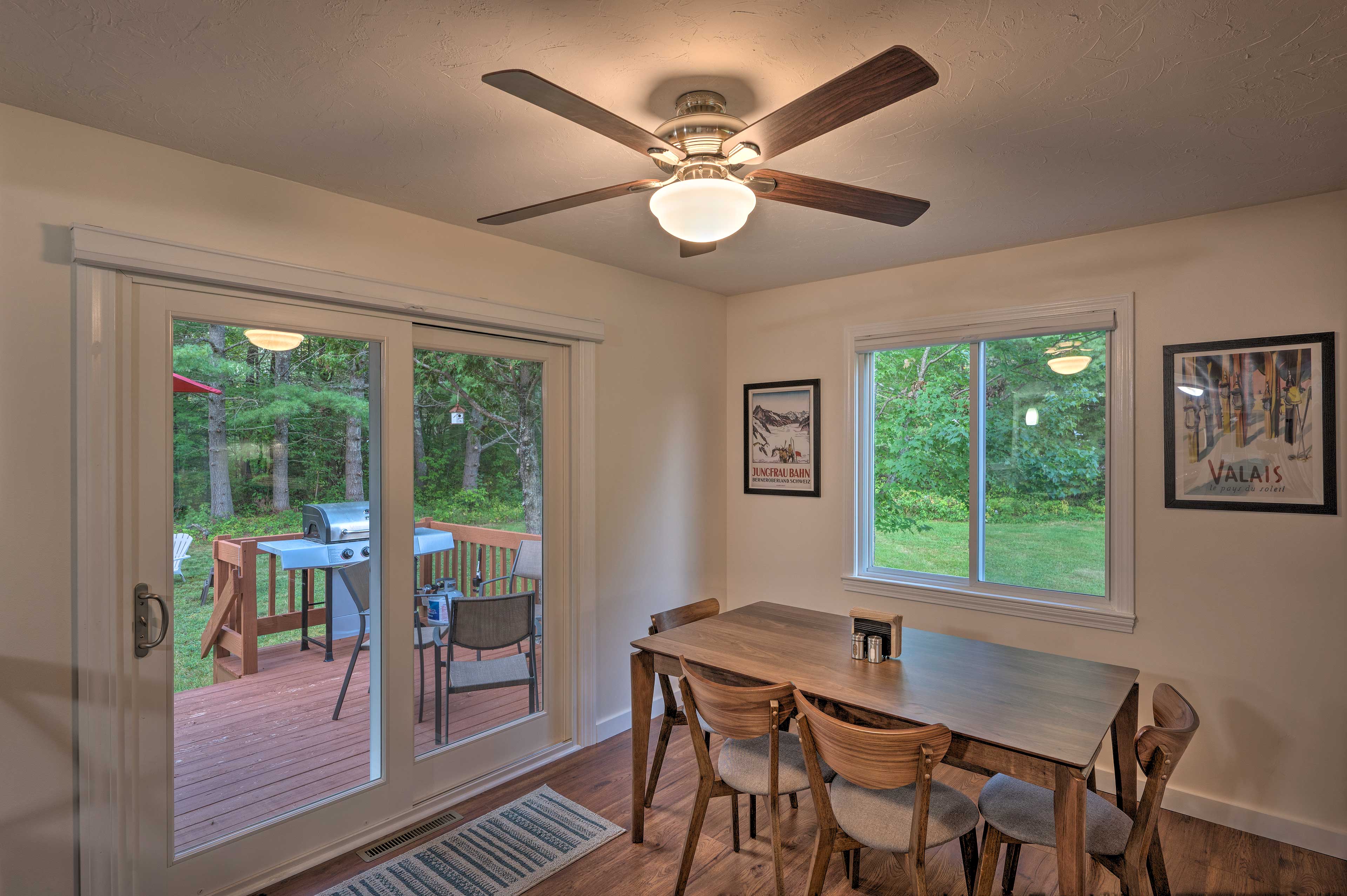 Dining Area | Dishware & Flatware Provided