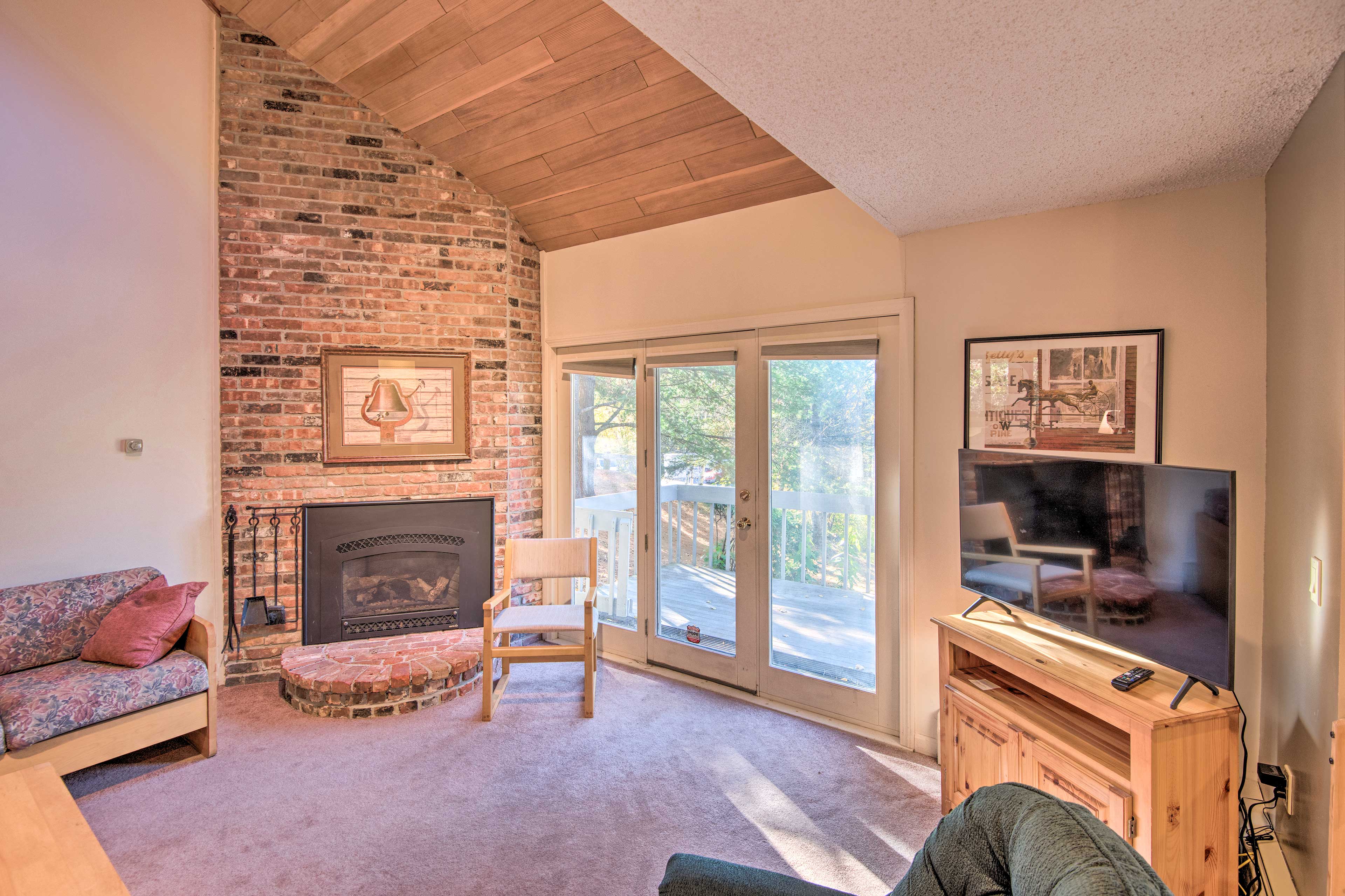 Living Room | Smart TV | Balcony Access | Humidifiers | Gas Fireplace