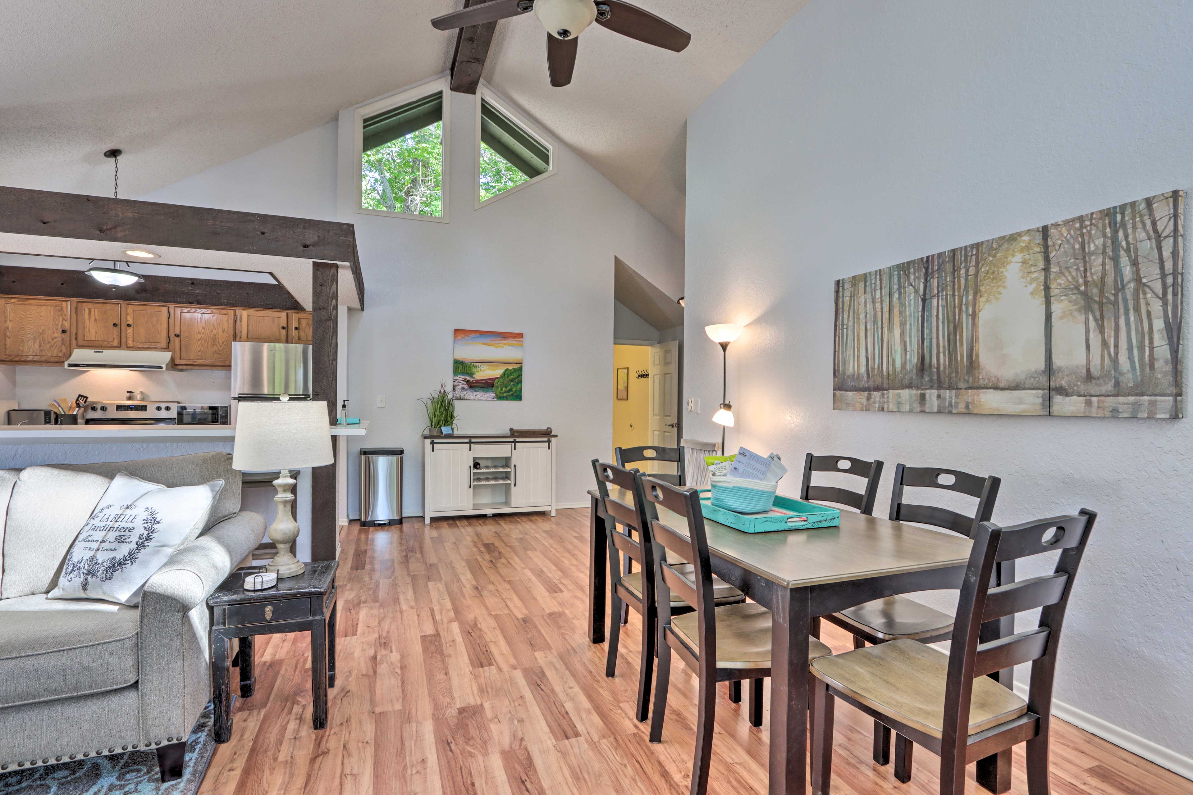 Dining Area | Dishware & Flatware Provided