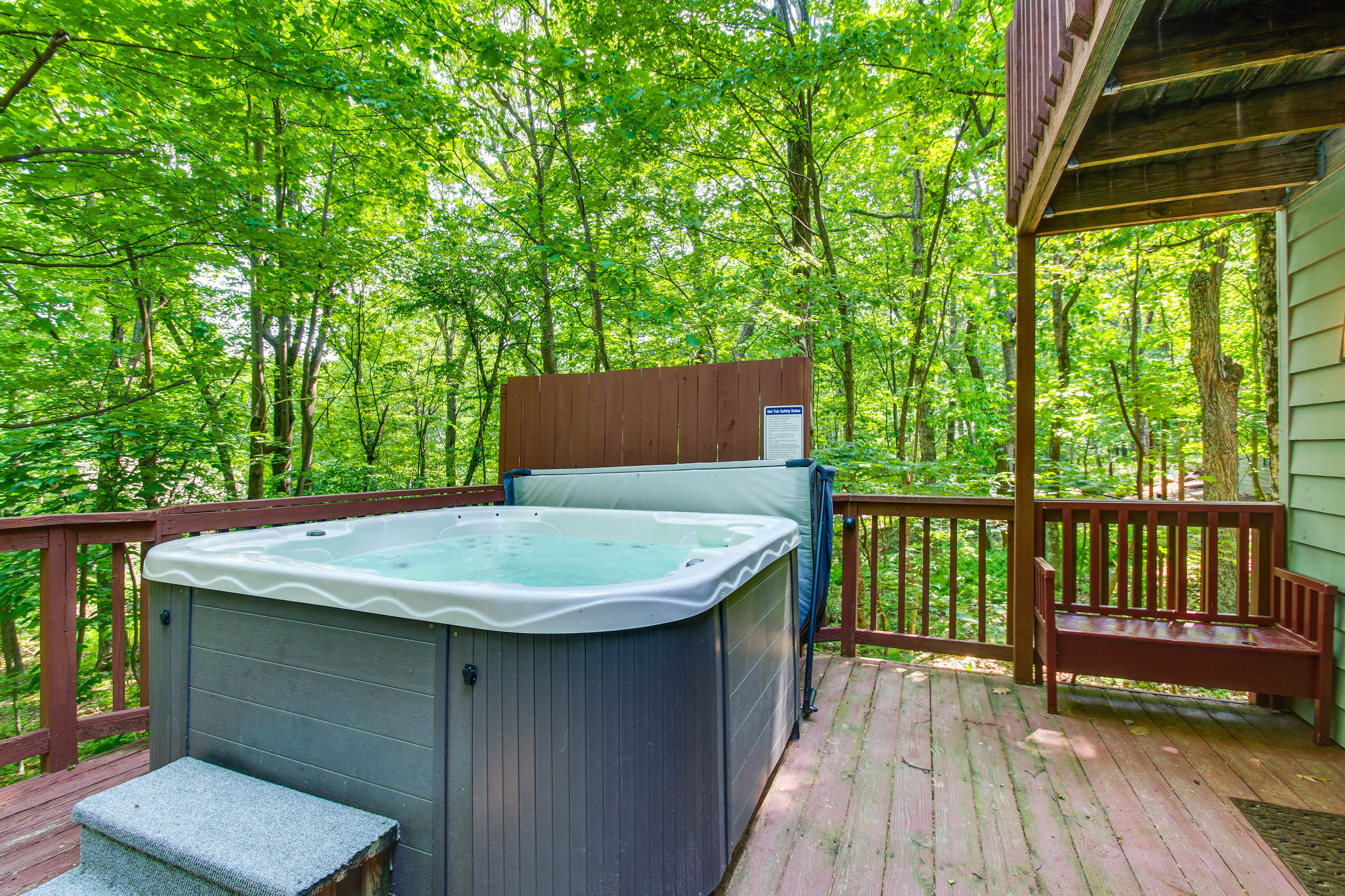 Furnished Deck | Hot Tub