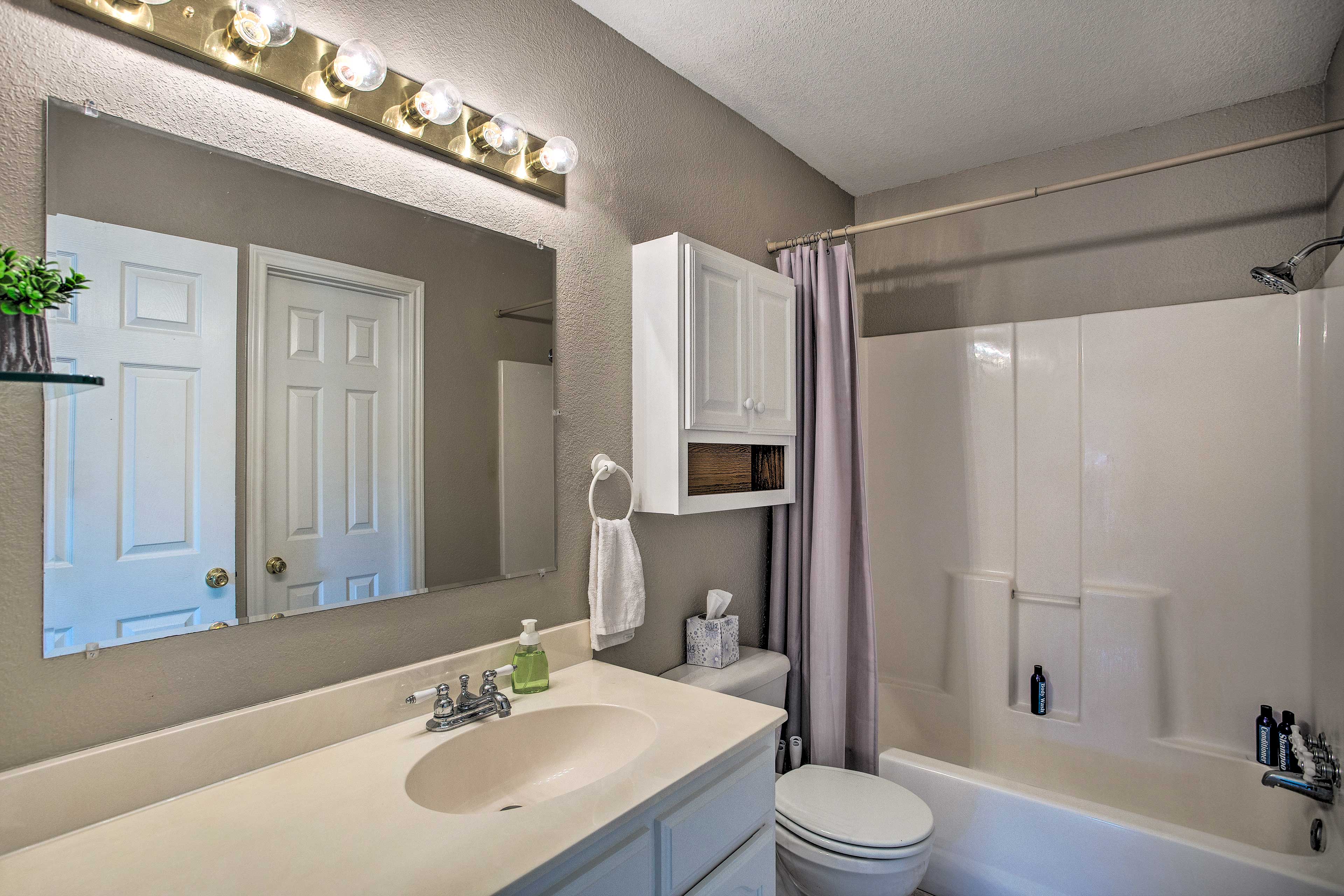 En-Suite Bathroom | Towels Provided