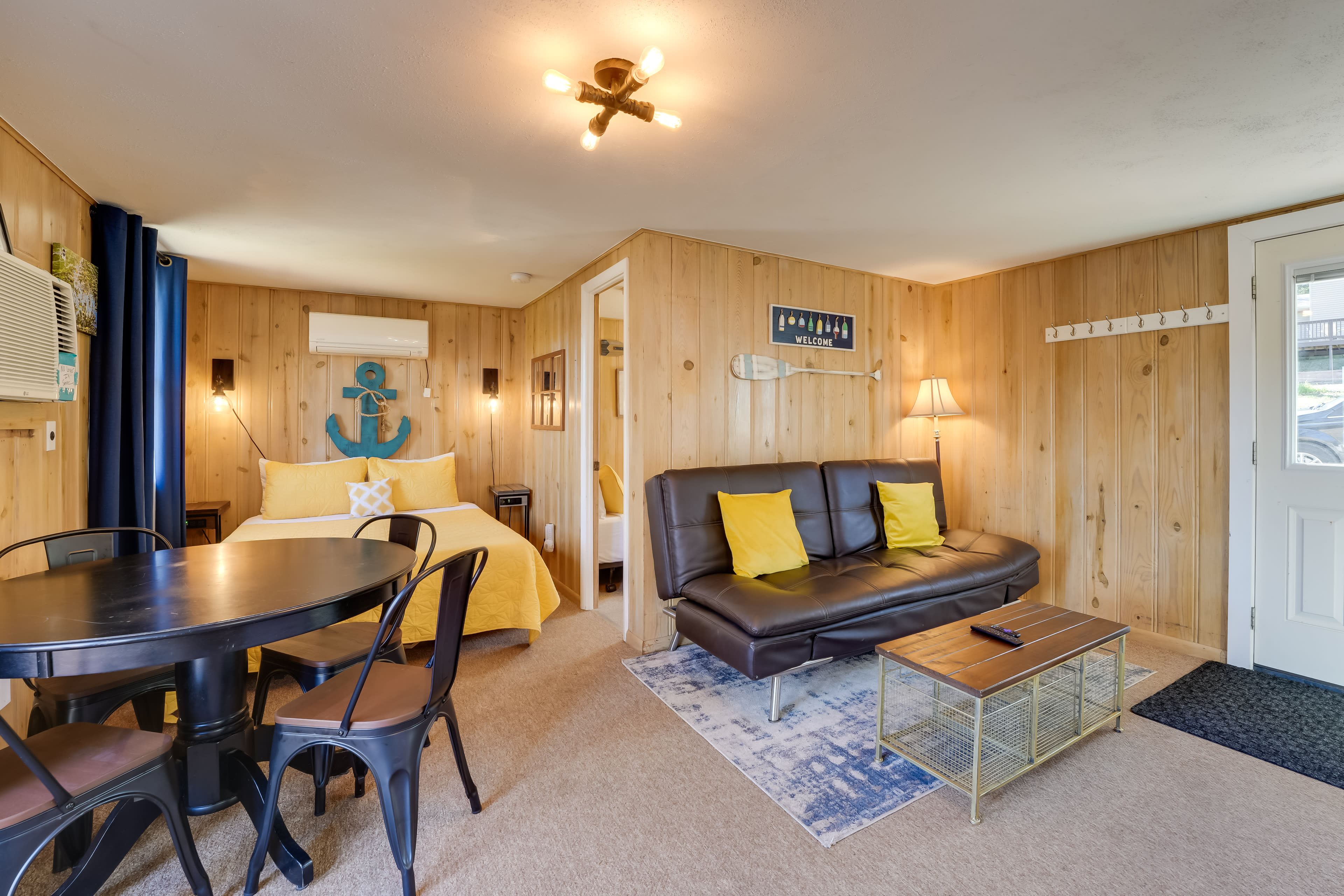 Dining Area | Queen Bed | Dishware & Flatware Provided