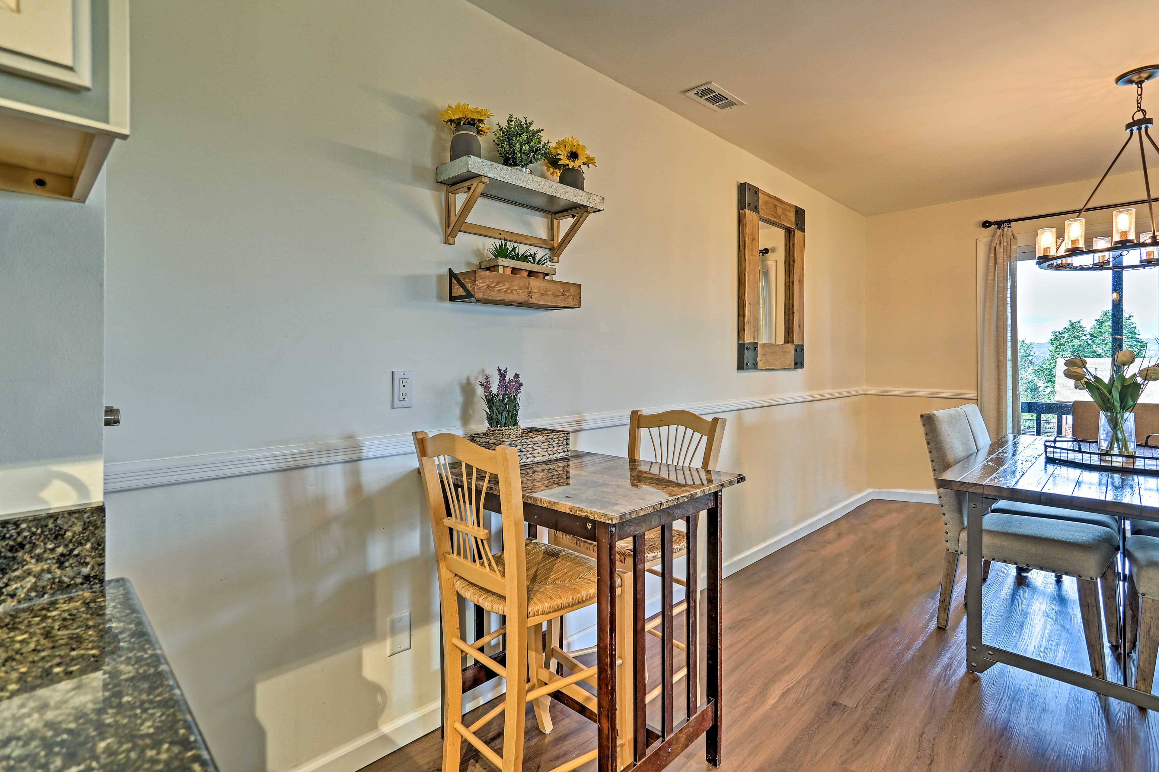 Kitchen & Dining Area