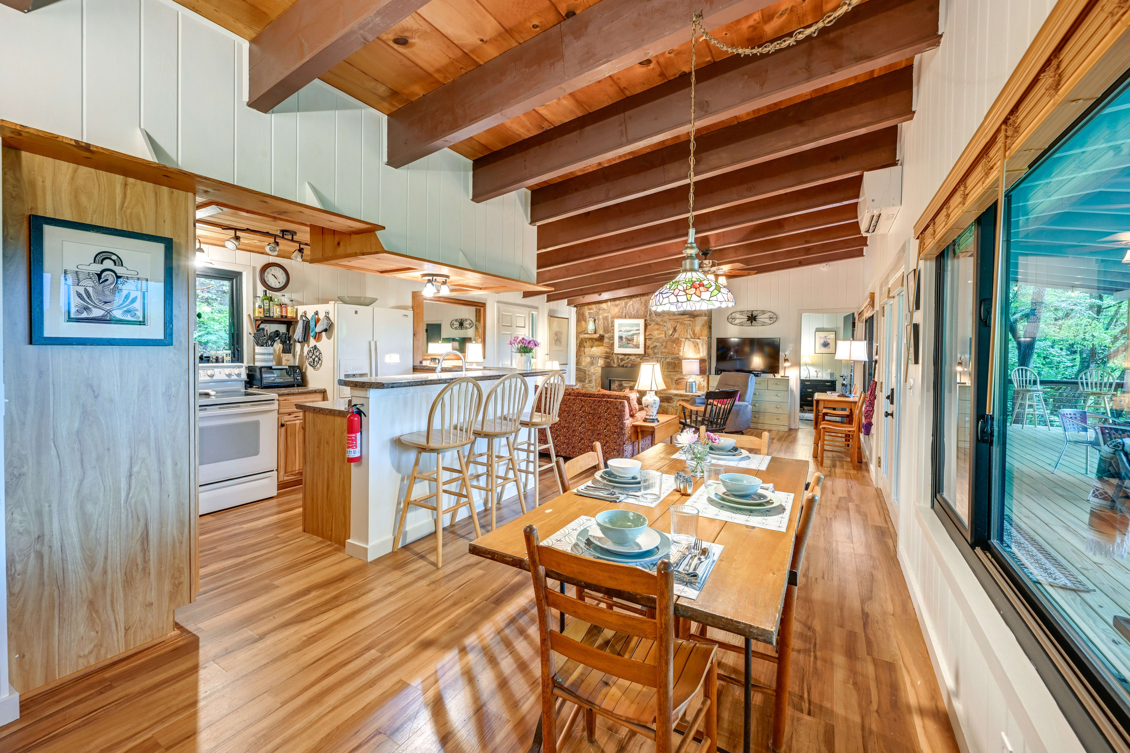 Dining Area | Dishware & Flatware Provided